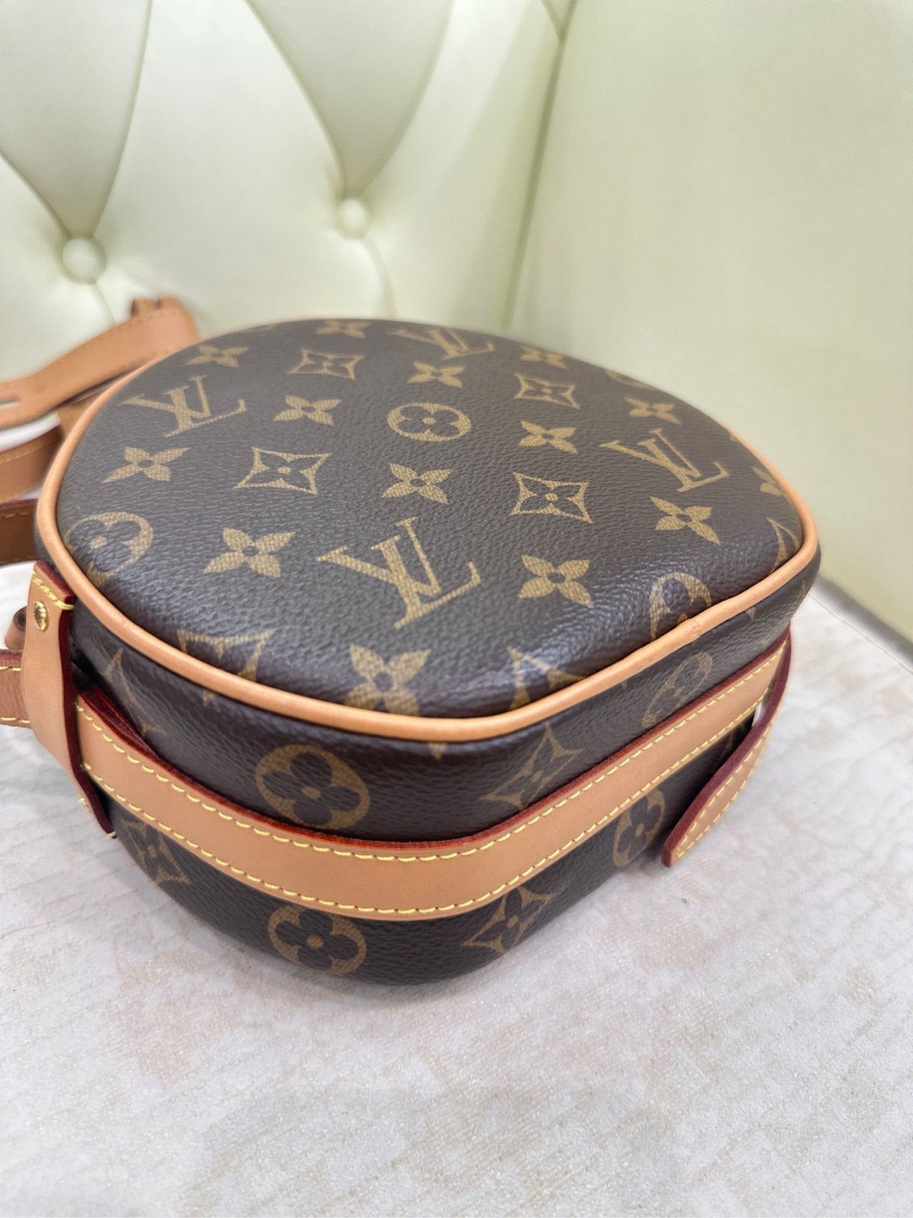 Louis Vuitton Boîte Chapeau Souple Crossbody 17 x 18 x 7 M45578