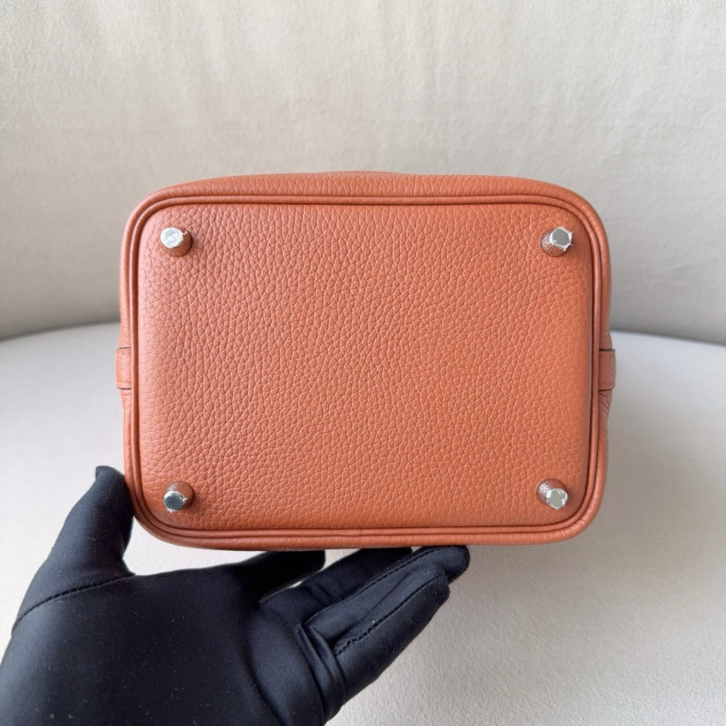 Hermes Red