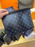 Louis Vuitton Pochette Voyage Canvas 27.0x 21.0x 3.0 cm M61692