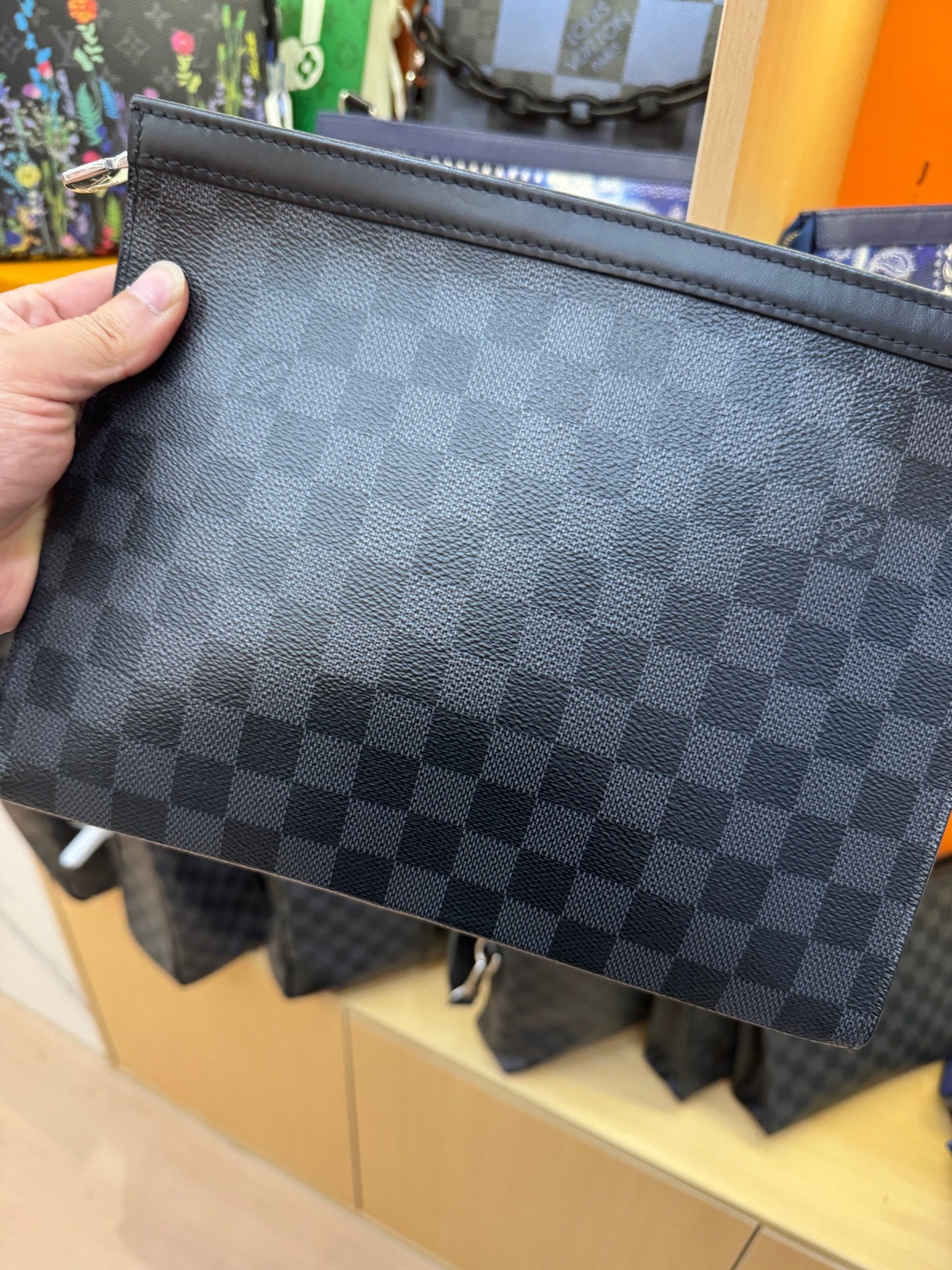 Louis Vuitton Pochette Voyage 27.0x 21.0x 3.0 cm N41696