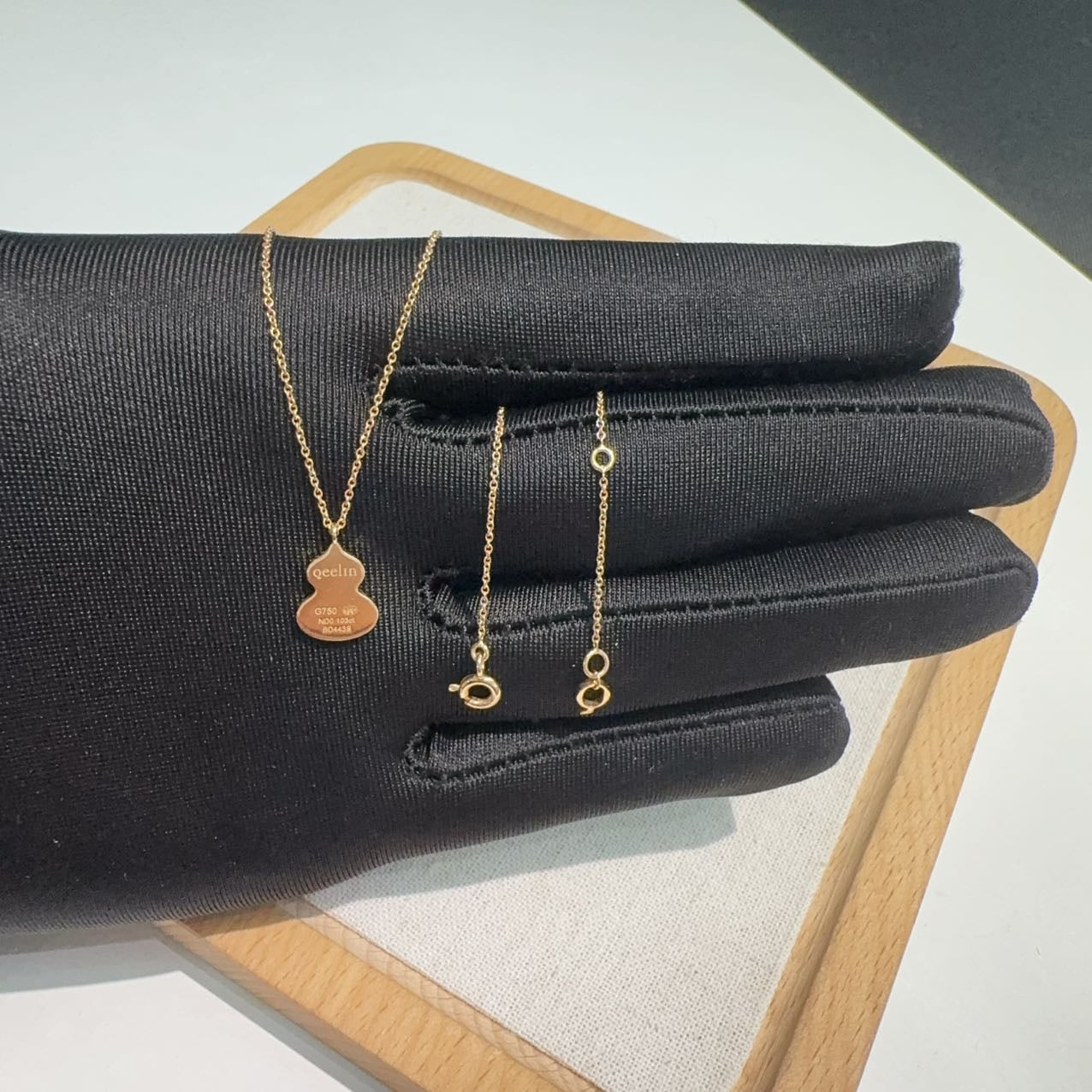 Qeelin Rose gold Pendant