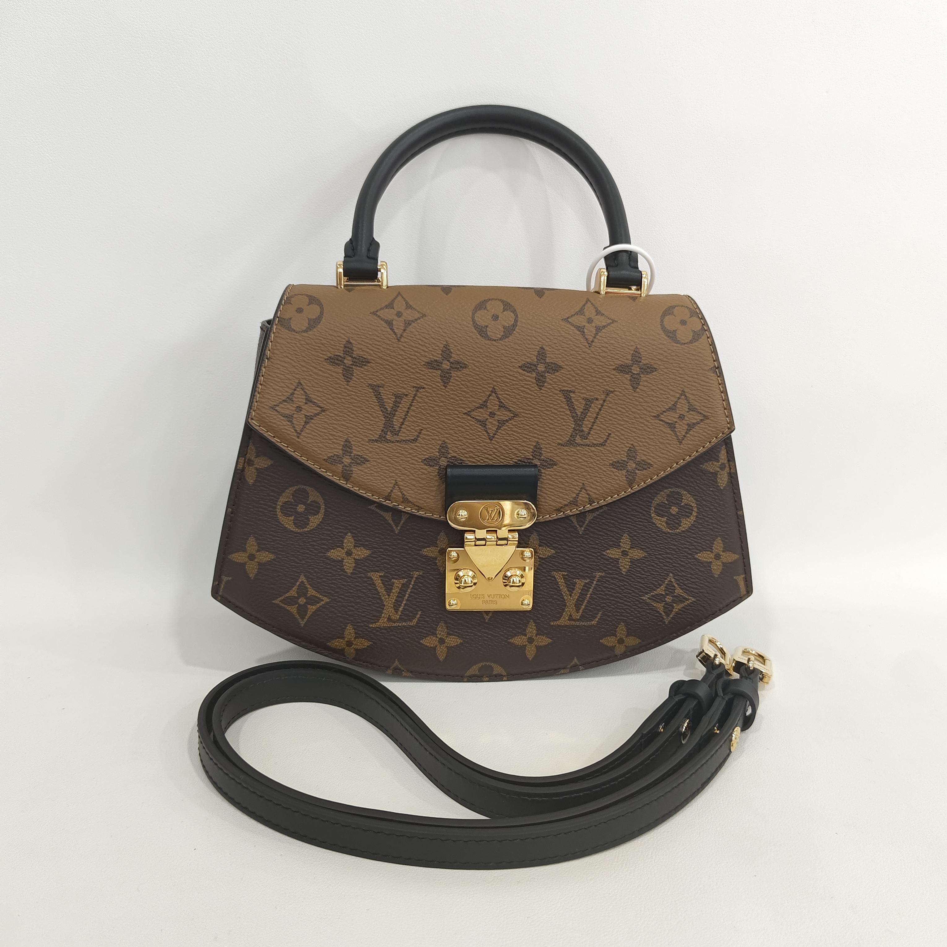 Louis Vuitton Messenger Bag