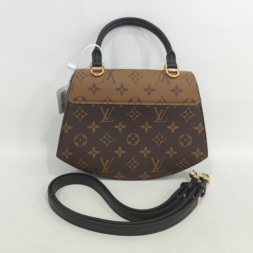 Louis Vuitton Messenger Bag