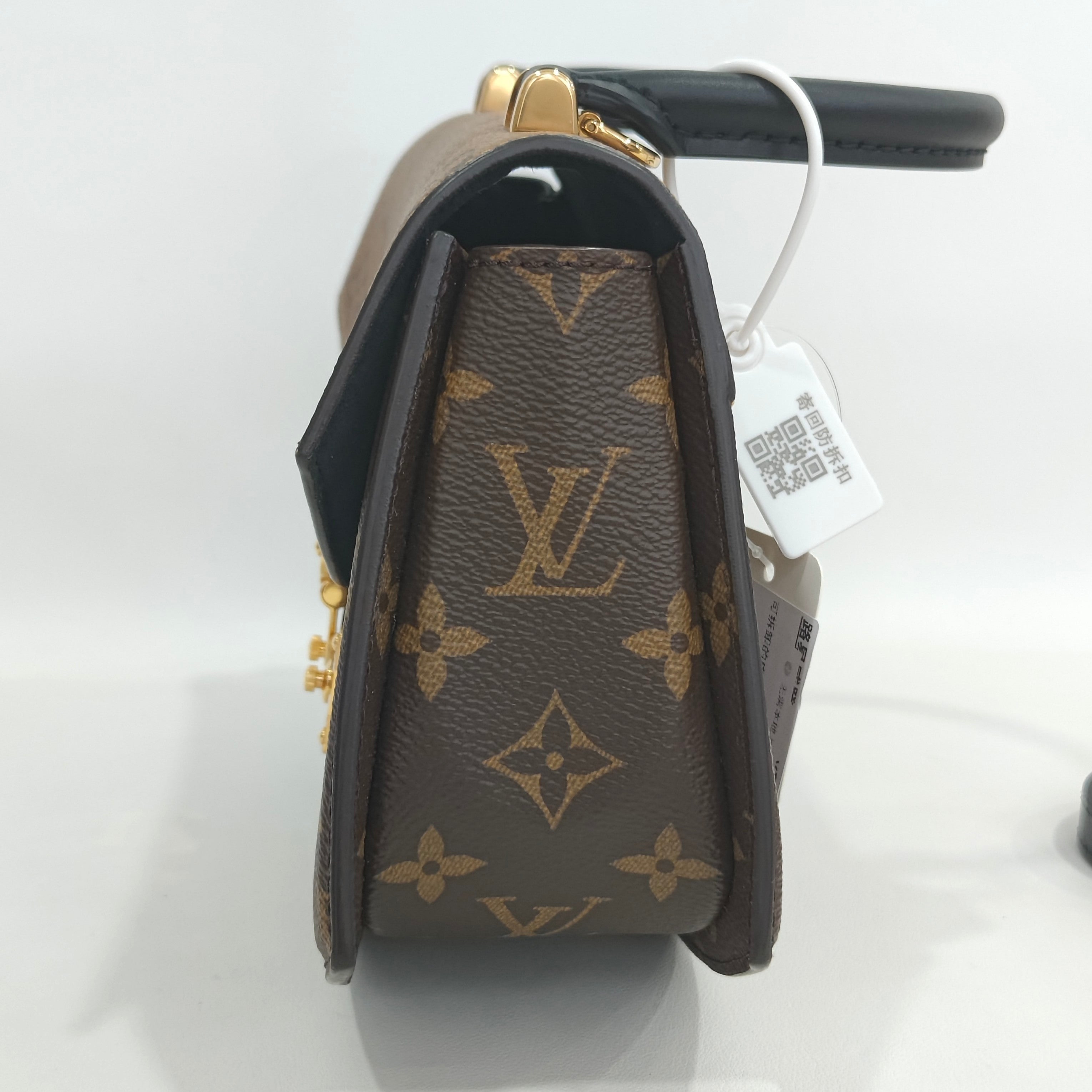 Louis Vuitton Messenger Bag