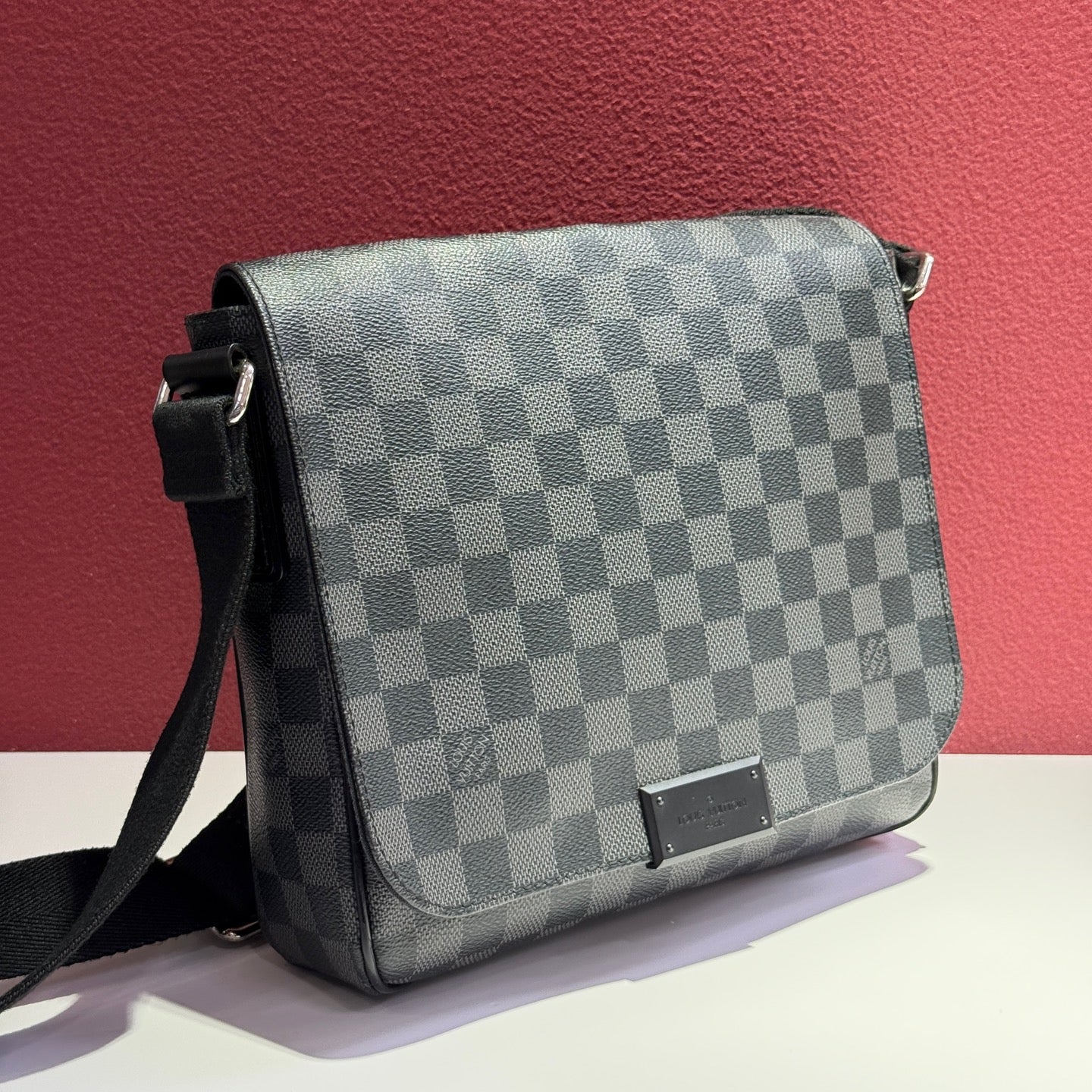Louis Vuitton Leather Shoulder Bag 25*6*25 N41260