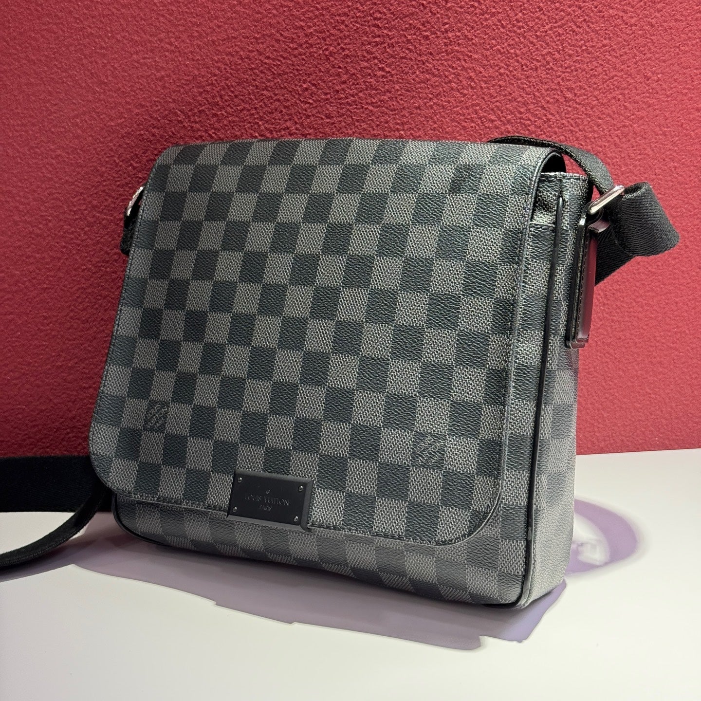 Louis Vuitton Leather Shoulder Bag 25*6*25 N41260
