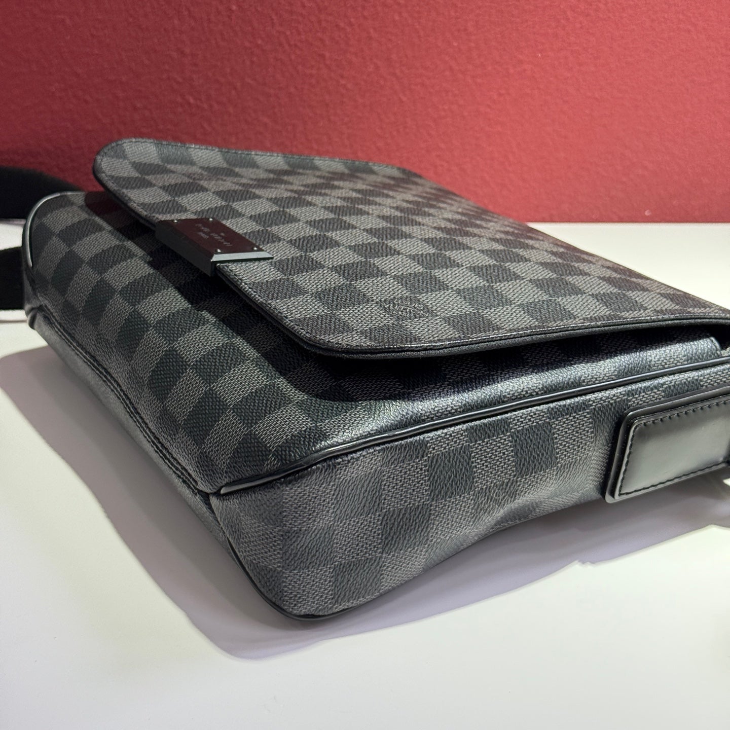 Louis Vuitton Leather Shoulder Bag 25*6*25 N41260