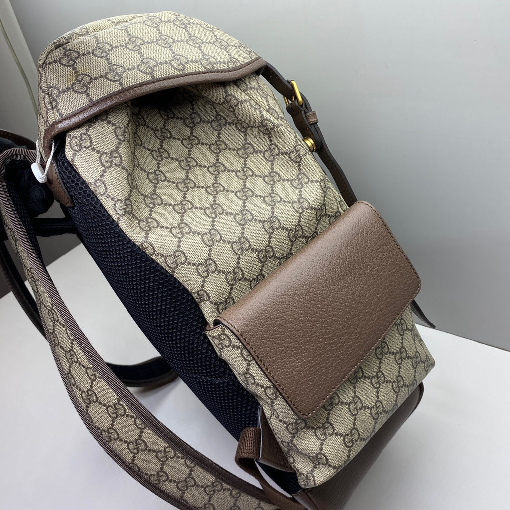 Gucci Backpack 598140HUHAT8564