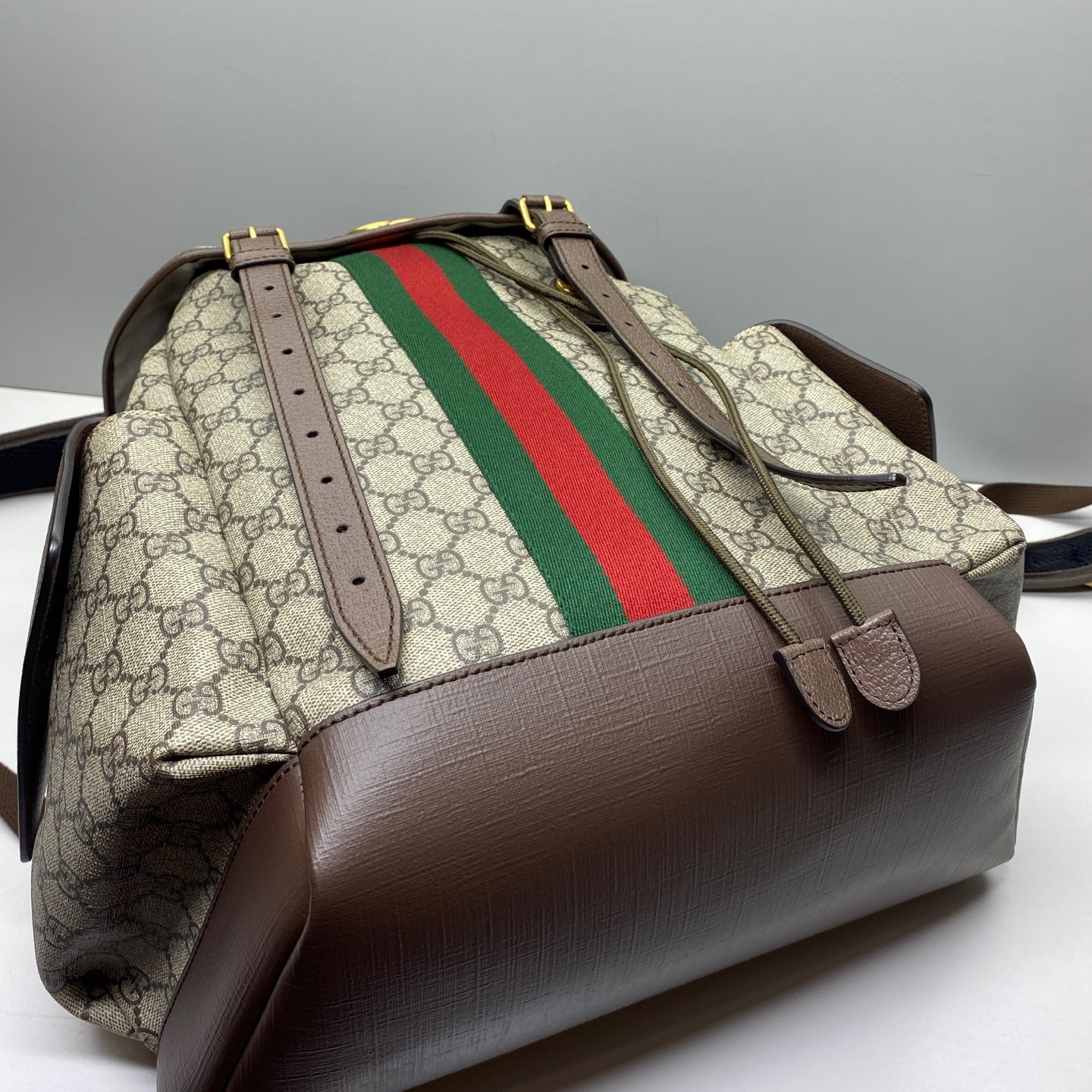 Gucci Backpack 598140HUHAT8564