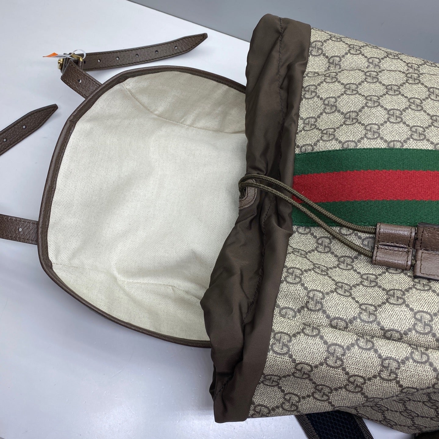 Gucci Backpack 598140HUHAT8564
