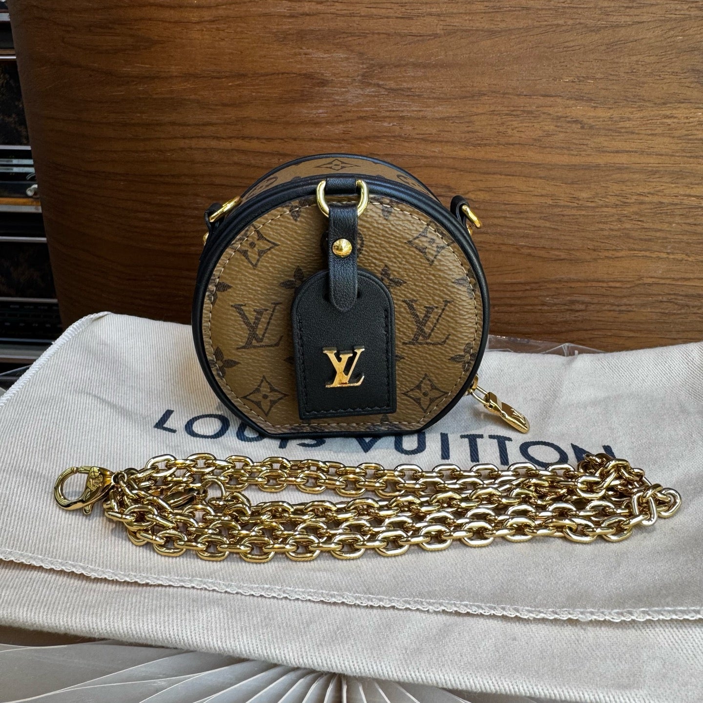 Louis Vuitton M68577