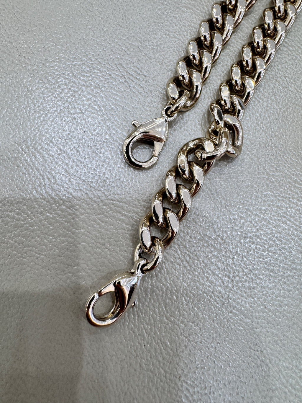 Dior Silver Crossbody 19 x 12 x 3 centimeters S0328OSKN M04L