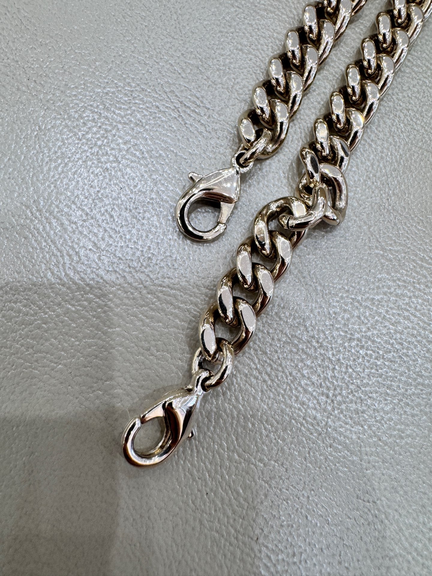 Dior Silver Crossbody 19 x 12 x 3 centimeters S0328OSKN M04L