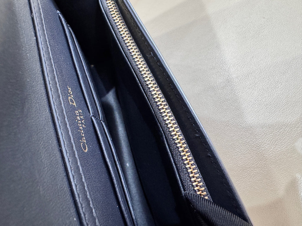 Dior Silver Crossbody 19 x 12 x 3 centimeters S0328OSKN M04L