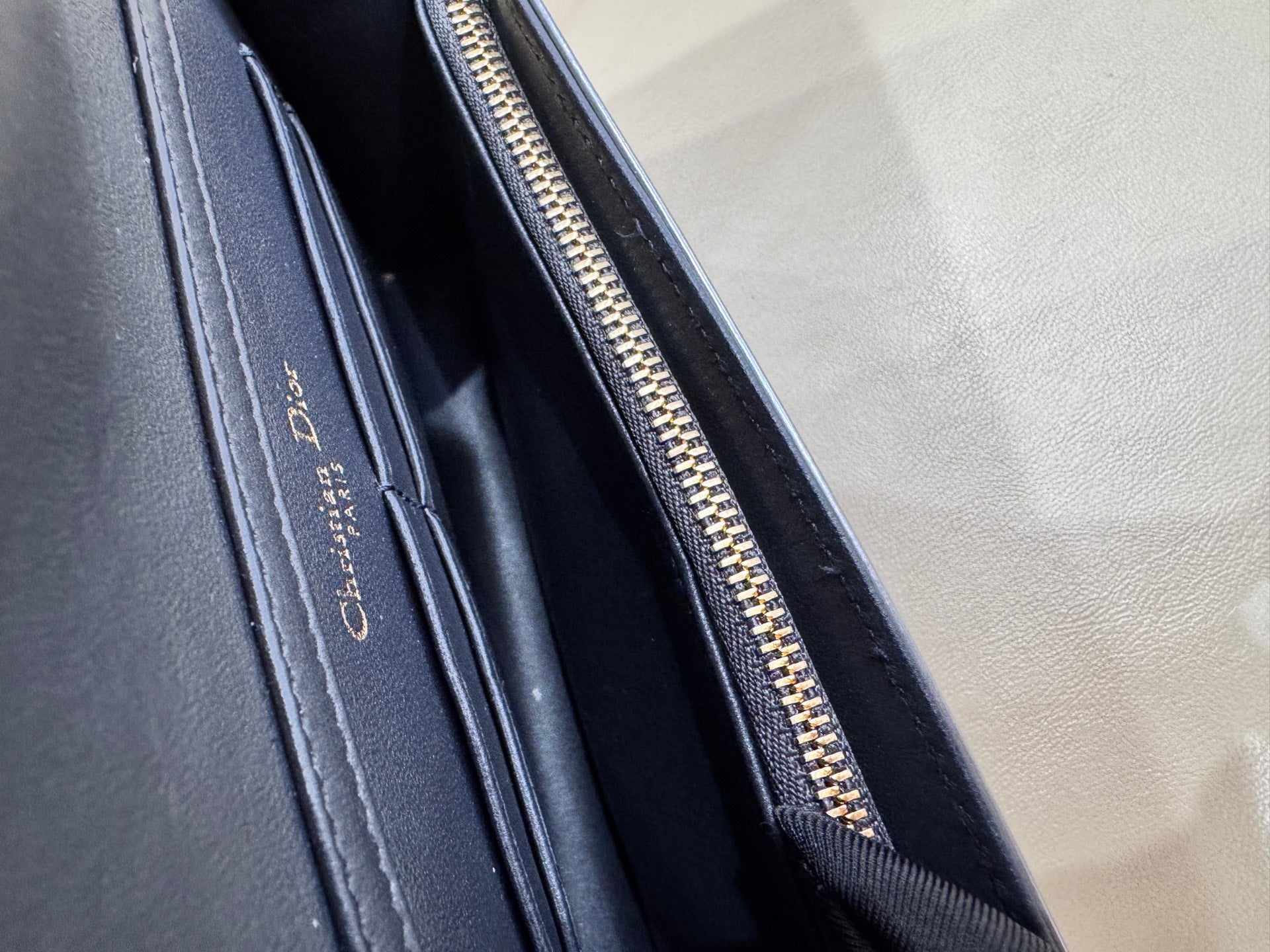 Dior Silver Crossbody 19 x 12 x 3 centimeters S0328OSKN M04L