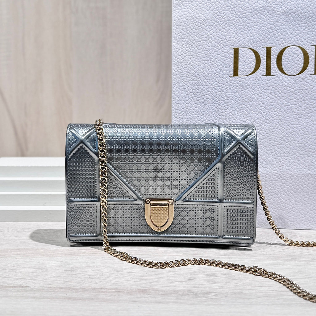 Dior Silver Crossbody 19 x 12 x 3 centimeters S0328OSKN M04L