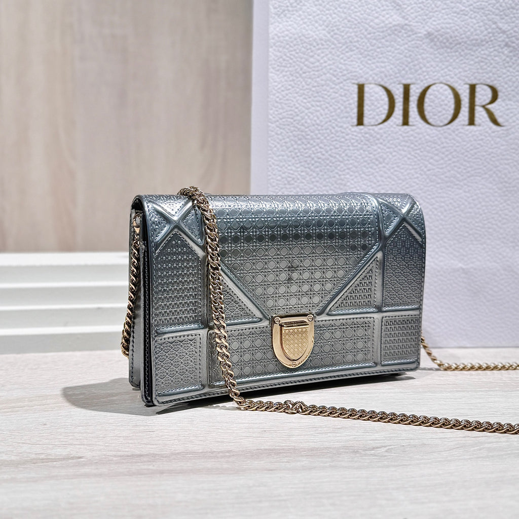 Dior Silver Crossbody 19 x 12 x 3 centimeters S0328OSKN M04L
