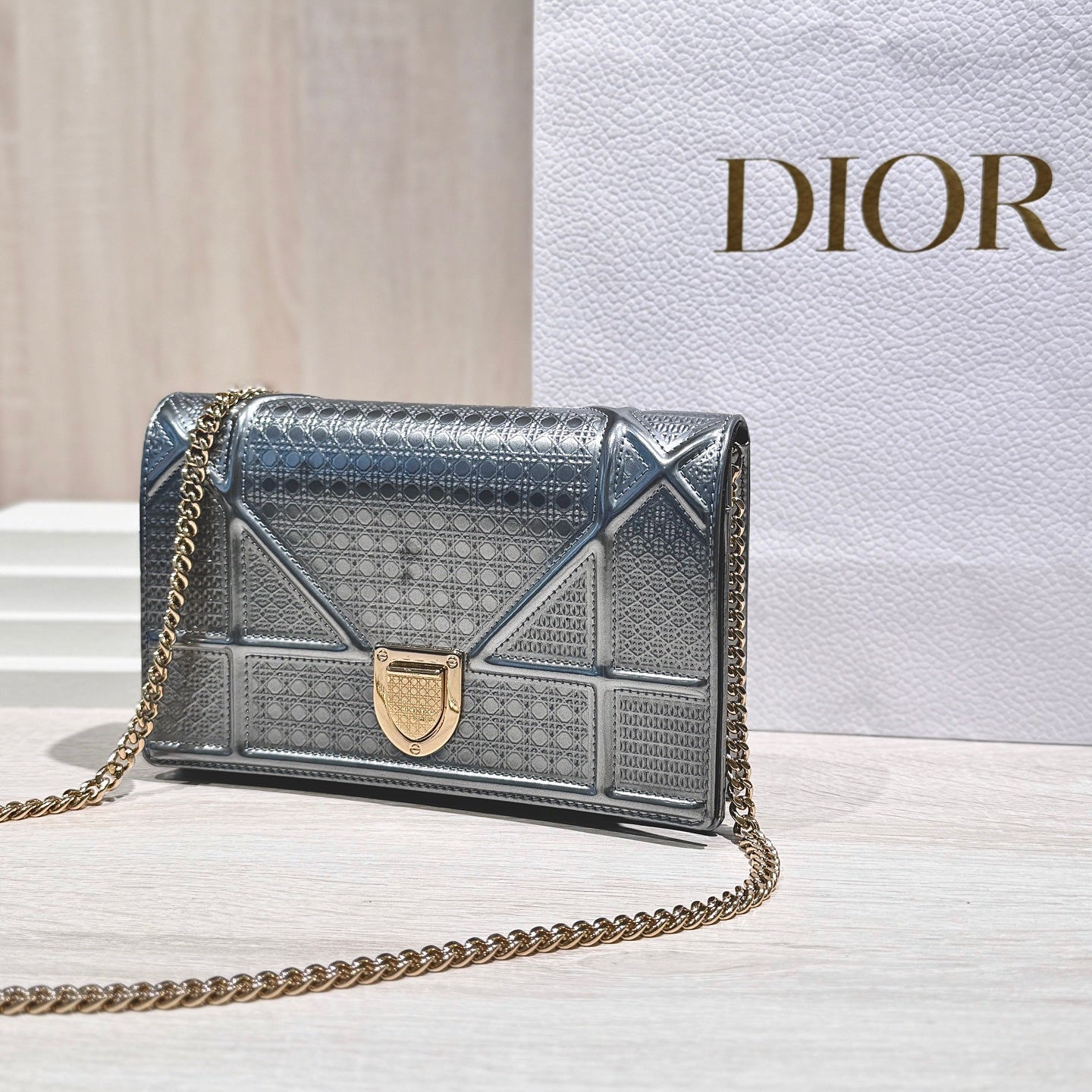 Dior Silver Crossbody 19 x 12 x 3 centimeters S0328OSKN M04L