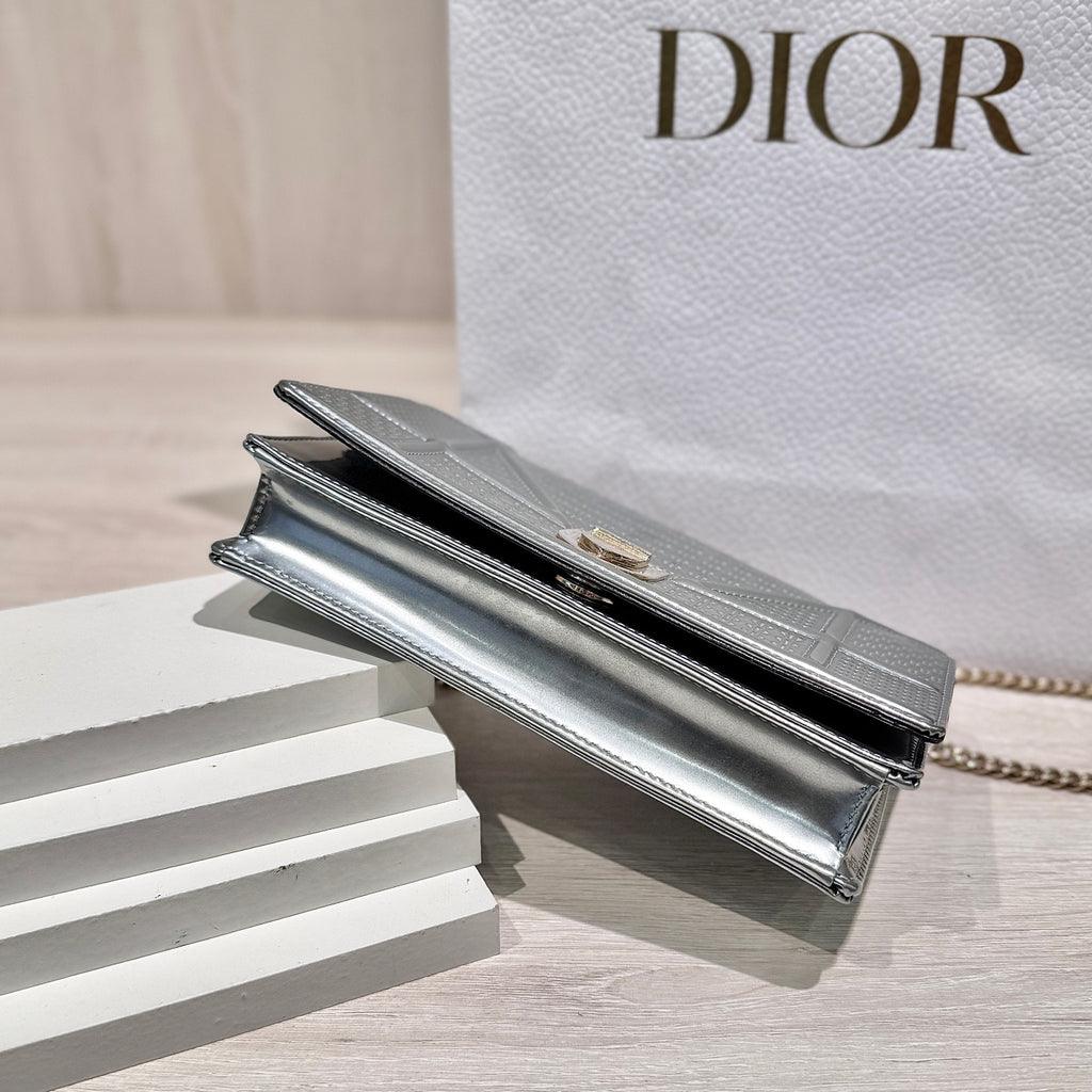 Dior Silver Crossbody 19 x 12 x 3 centimeters S0328OSKN M04L