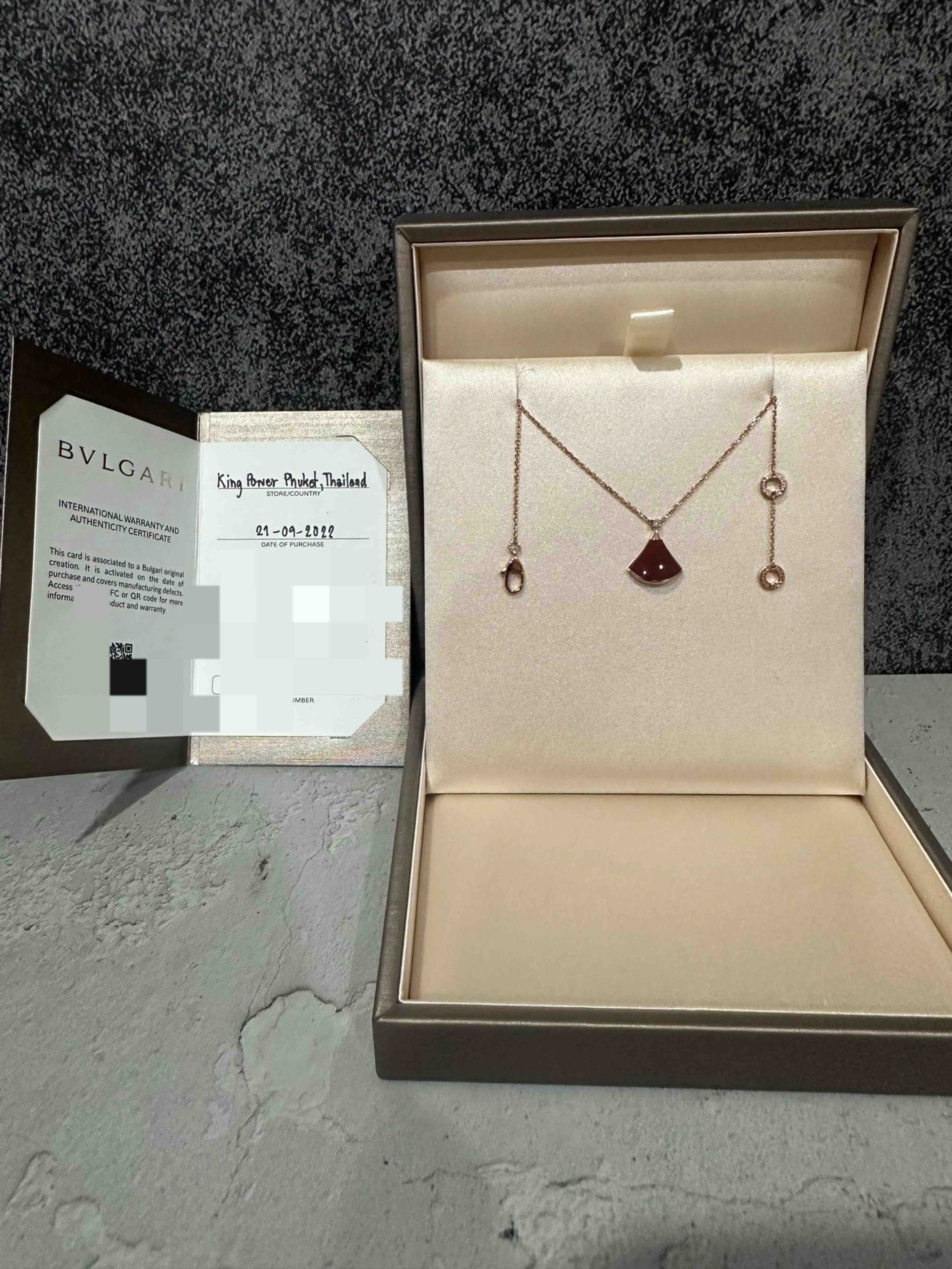 Louis Vuitton Rose gold Necklace