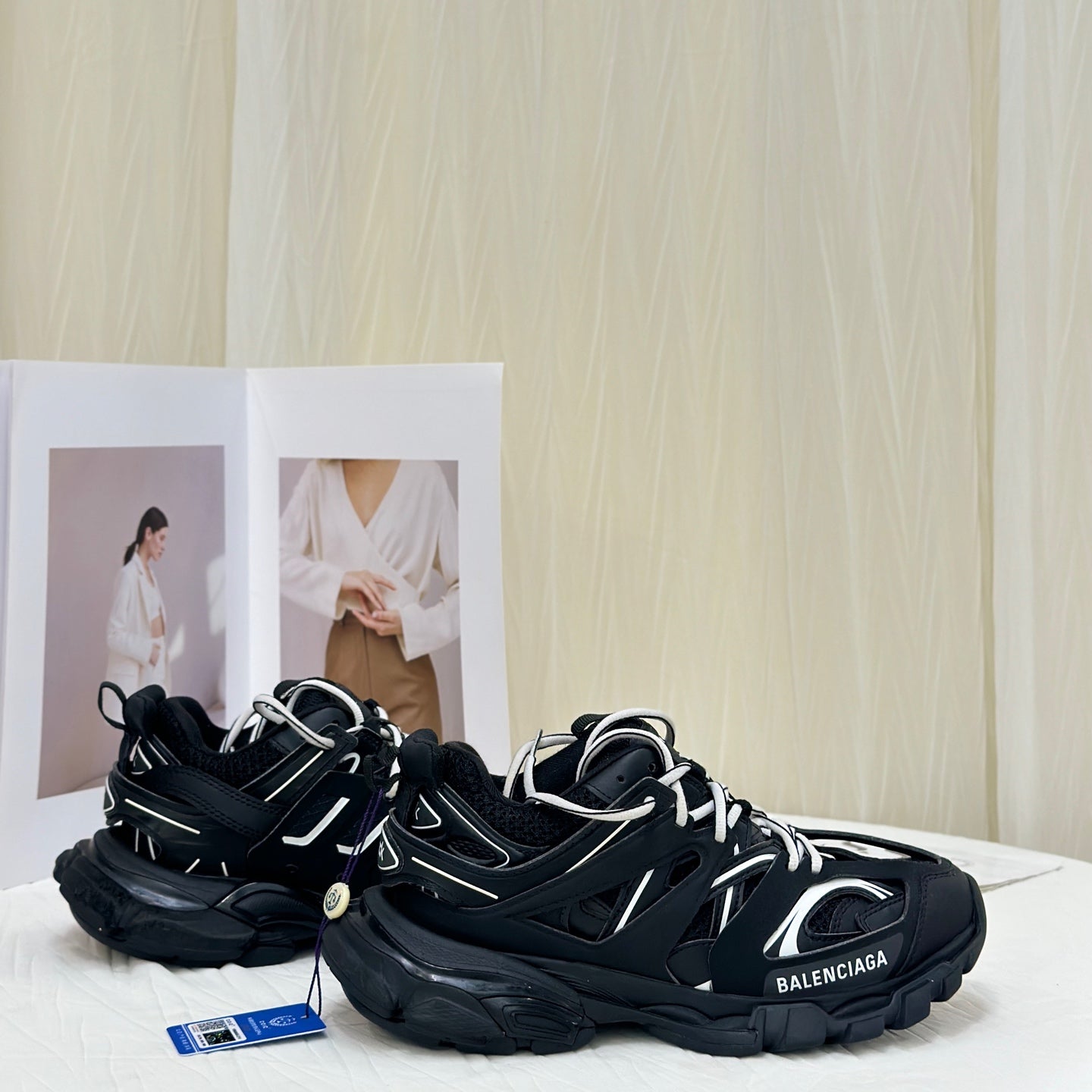 Balenciaga Black 542023-W3AC1-1090