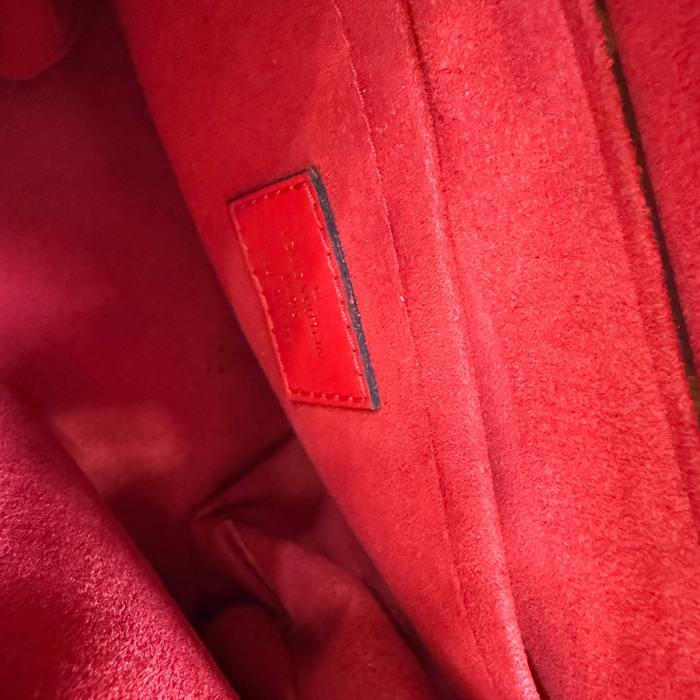 Louis Vuitton Red 20*16*7.5 M44322
