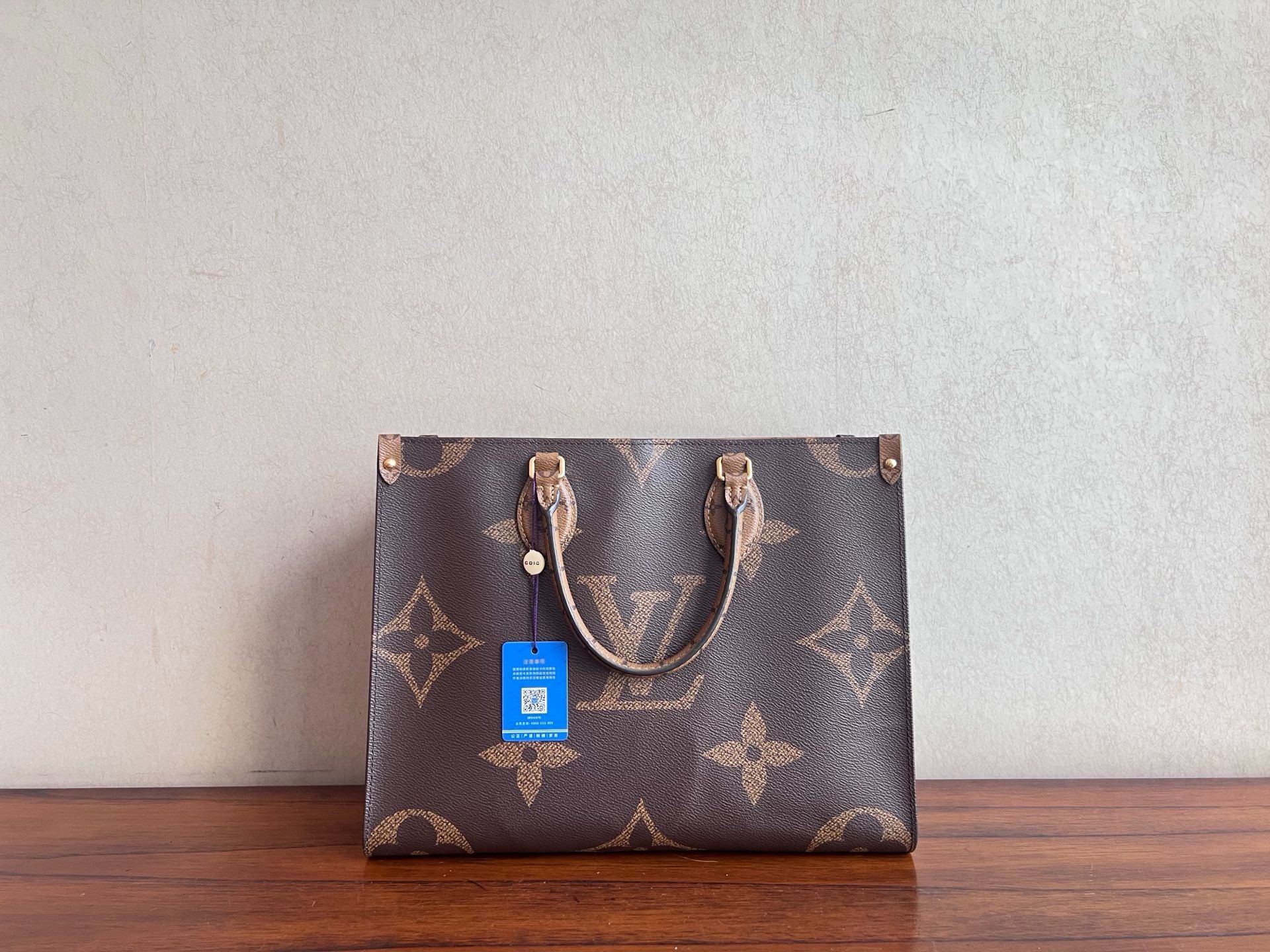 Louis Vuitton ONTHEGO Medium-Sized Handbag Canvas M45321