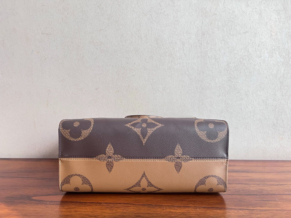 Louis Vuitton ONTHEGO Medium-Sized Handbag Canvas M45321