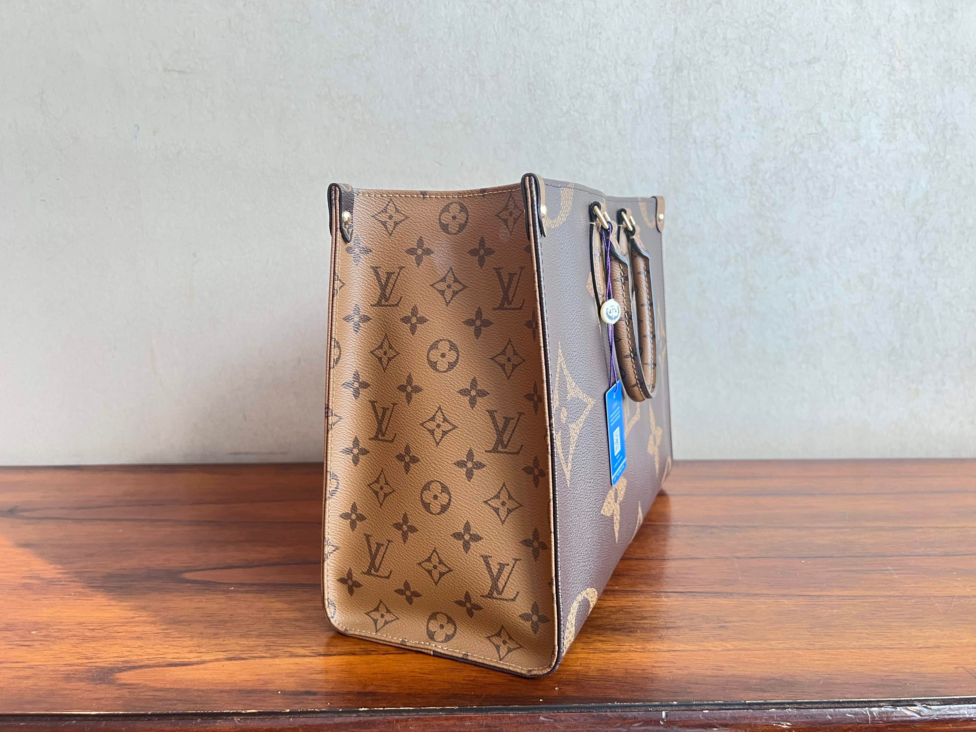 Louis Vuitton ONTHEGO Medium-Sized Handbag Canvas M45321