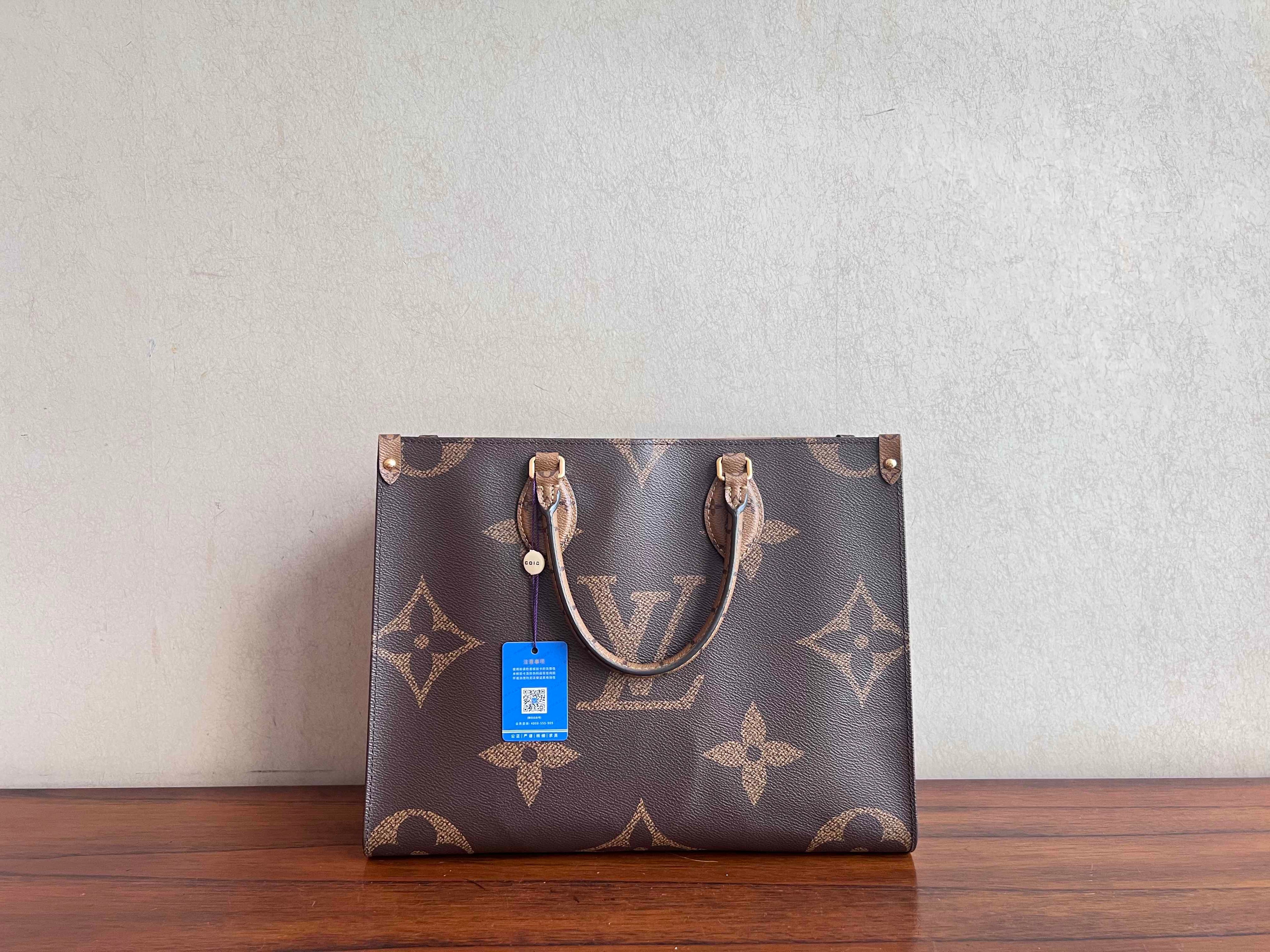 Louis Vuitton ONTHEGO Medium-Sized Handbag Canvas M45321