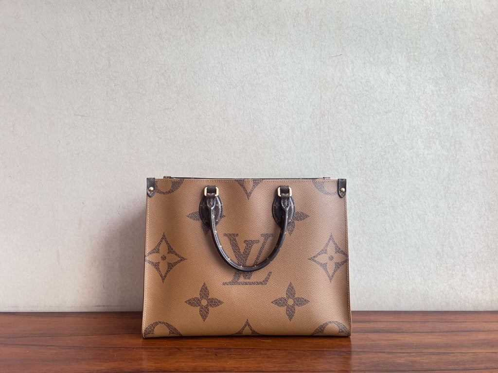 Louis Vuitton ONTHEGO Medium-Sized Handbag Canvas M45321