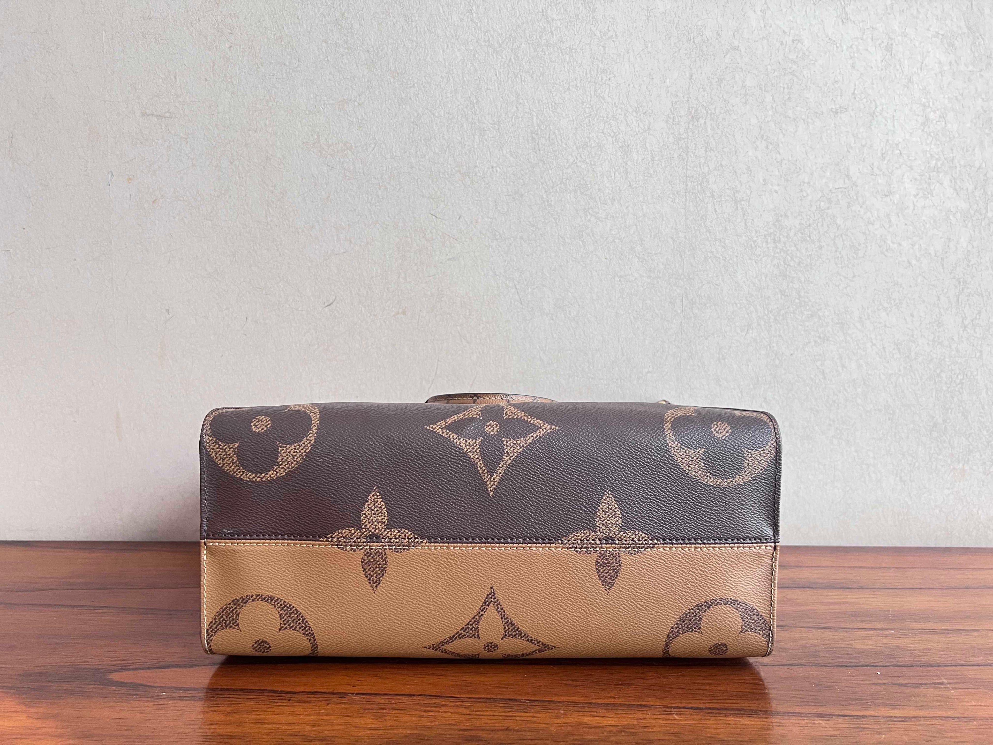 Louis Vuitton ONTHEGO Medium-Sized Handbag Canvas M45321