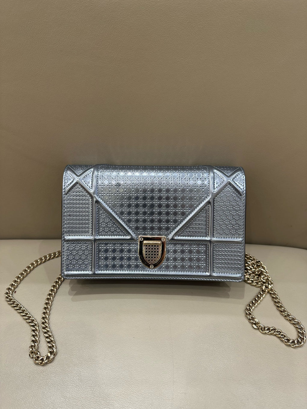 Dior Silver Crossbody 19 x 12 x 3 centimeters S0328OSKN M04L