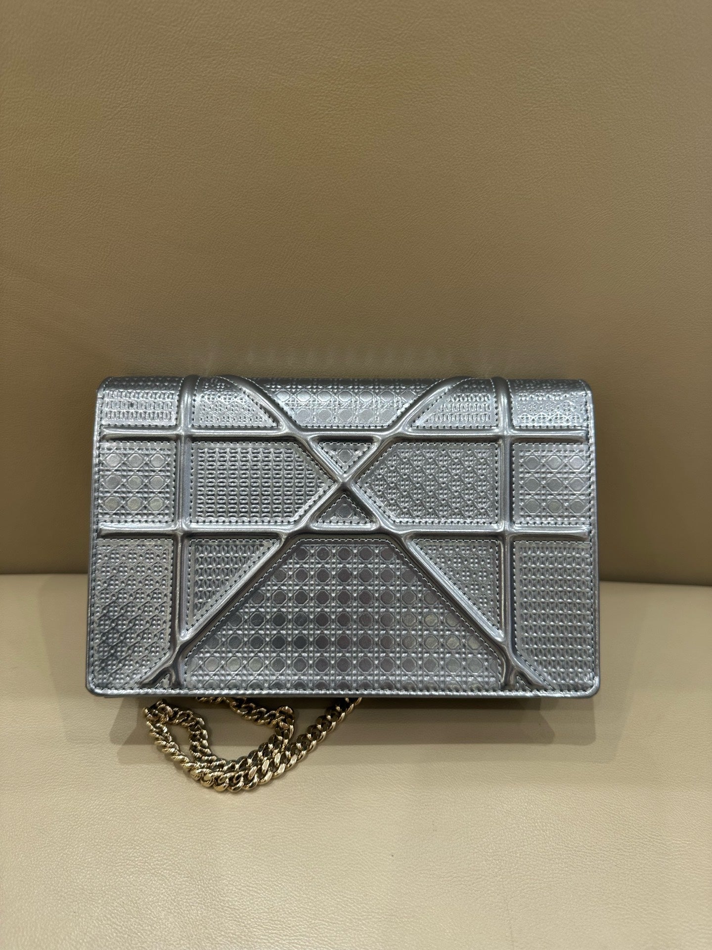 Dior Silver Crossbody 19 x 12 x 3 centimeters S0328OSKN M04L