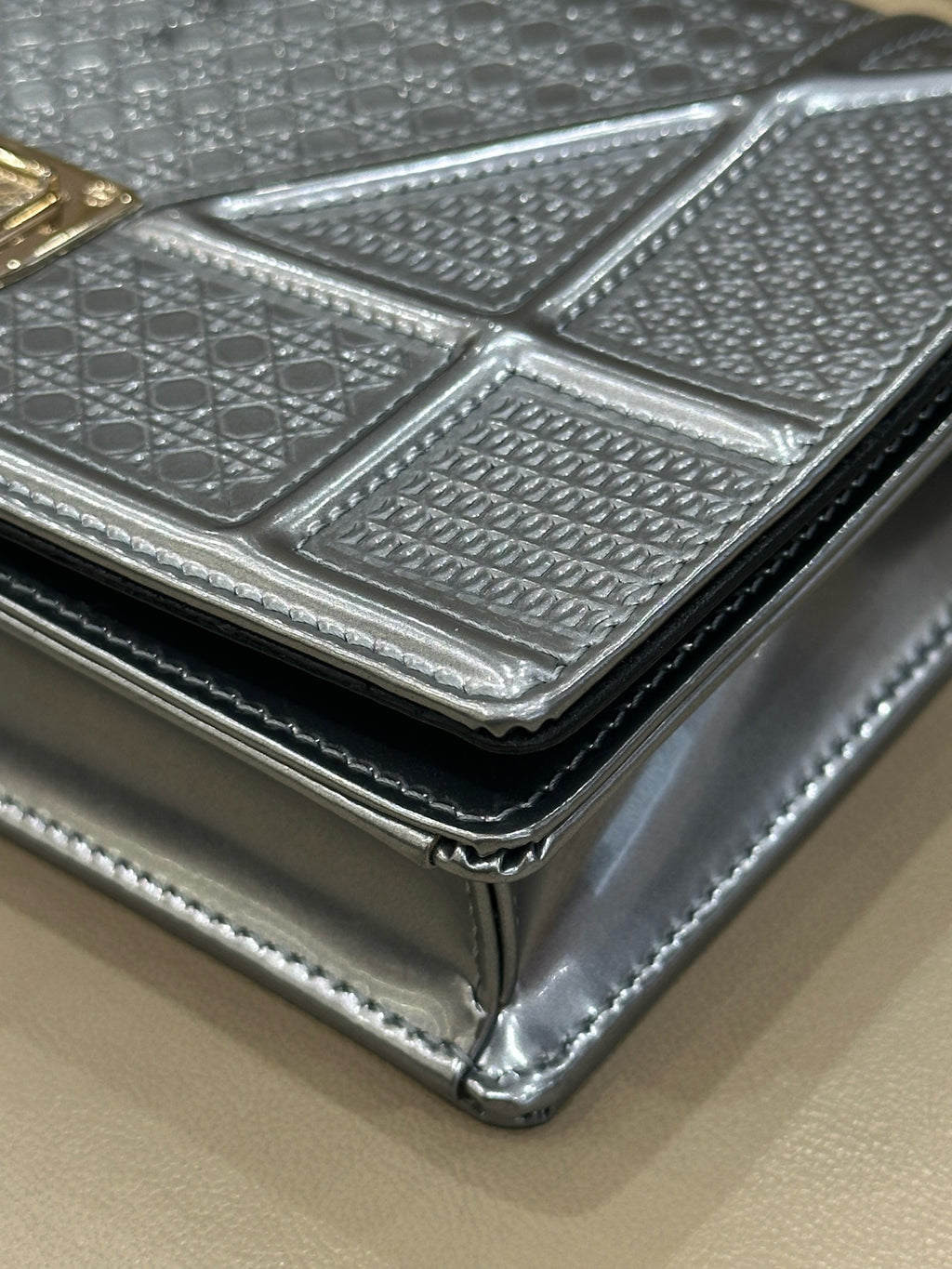 Dior Silver Crossbody 19 x 12 x 3 centimeters S0328OSKN M04L