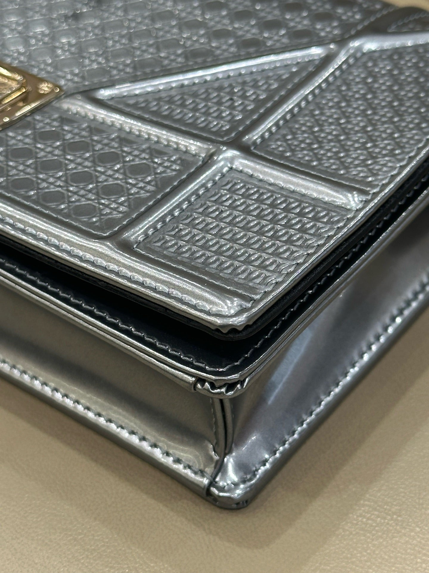 Dior Silver Crossbody 19 x 12 x 3 centimeters S0328OSKN M04L