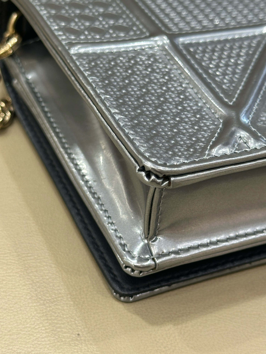 Dior Silver Crossbody 19 x 12 x 3 centimeters S0328OSKN M04L