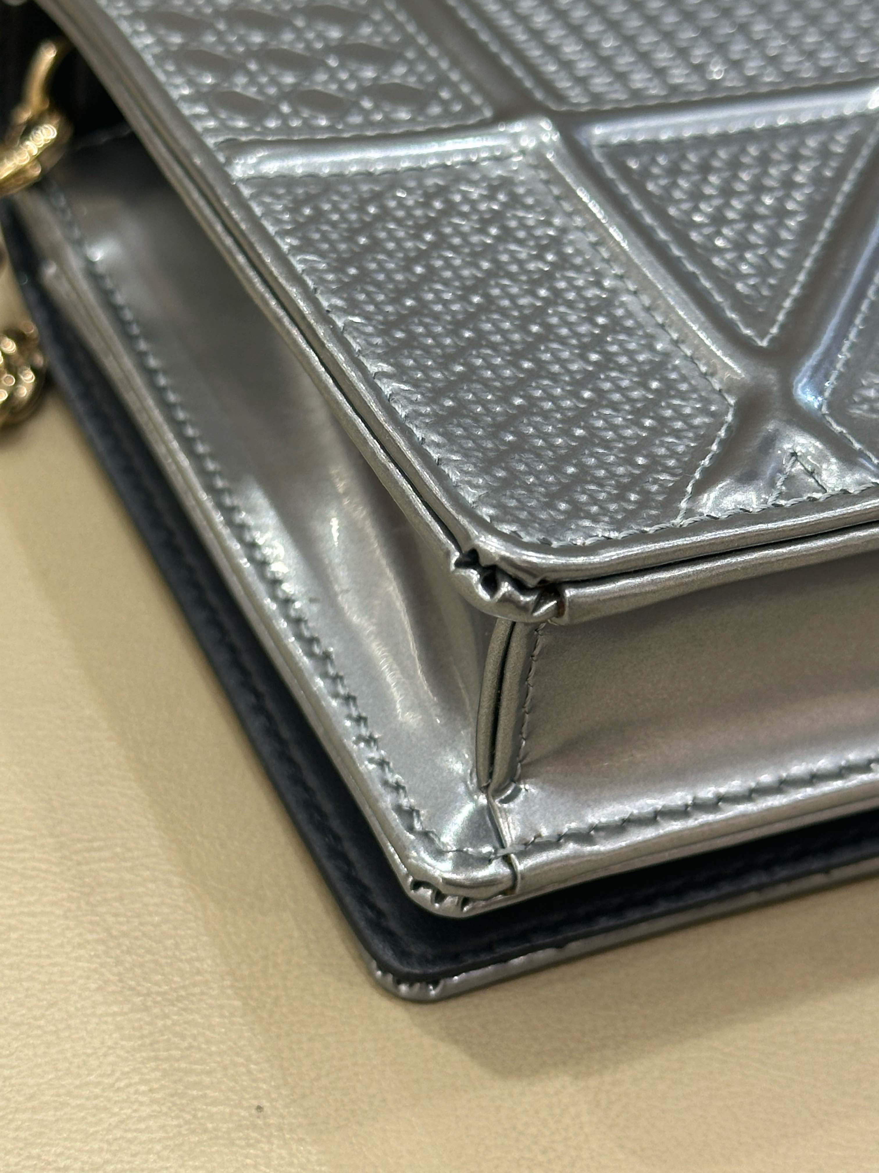 Dior Silver Crossbody 19 x 12 x 3 centimeters S0328OSKN M04L