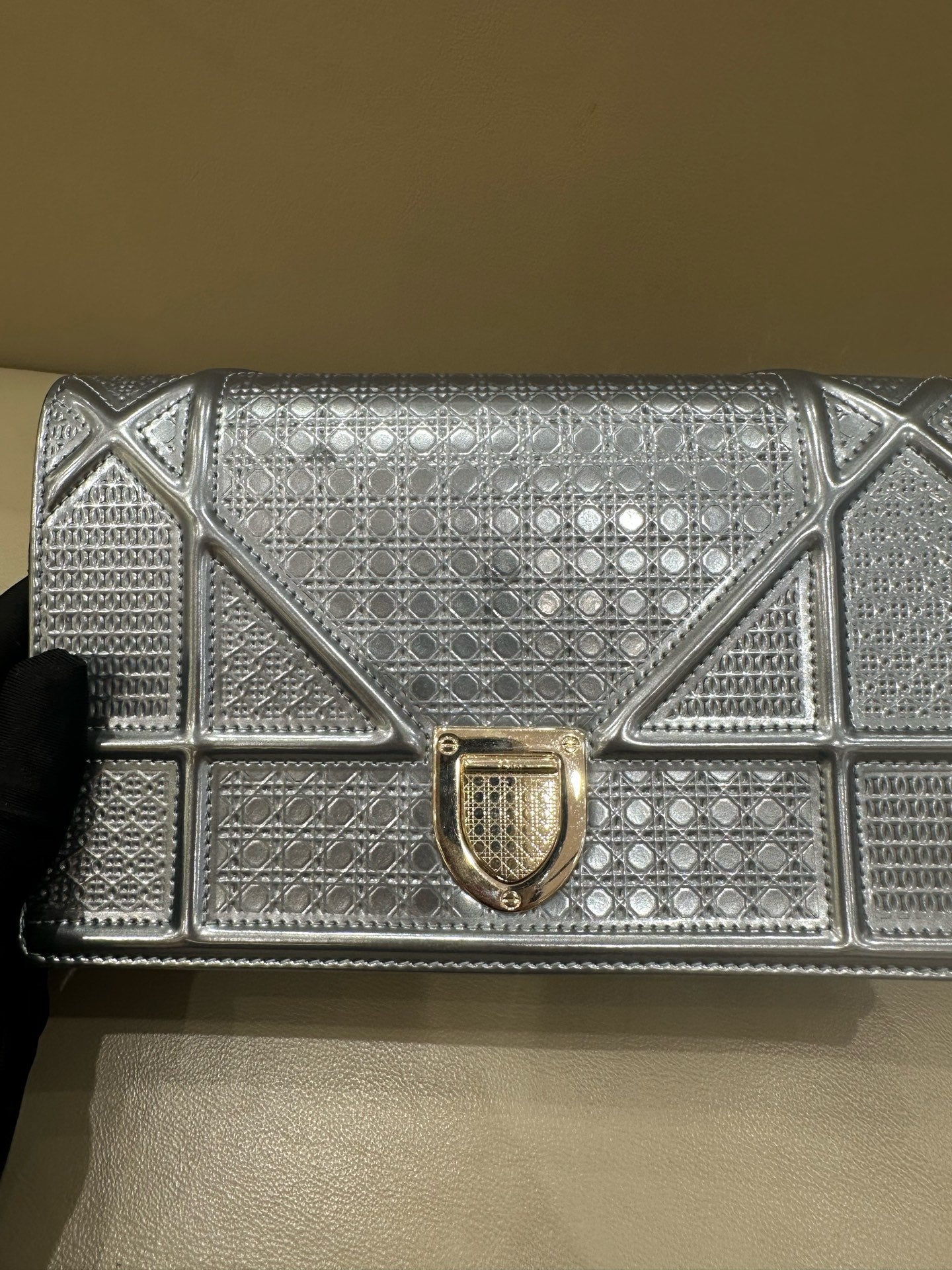 Dior Silver Crossbody 19 x 12 x 3 centimeters S0328OSKN M04L