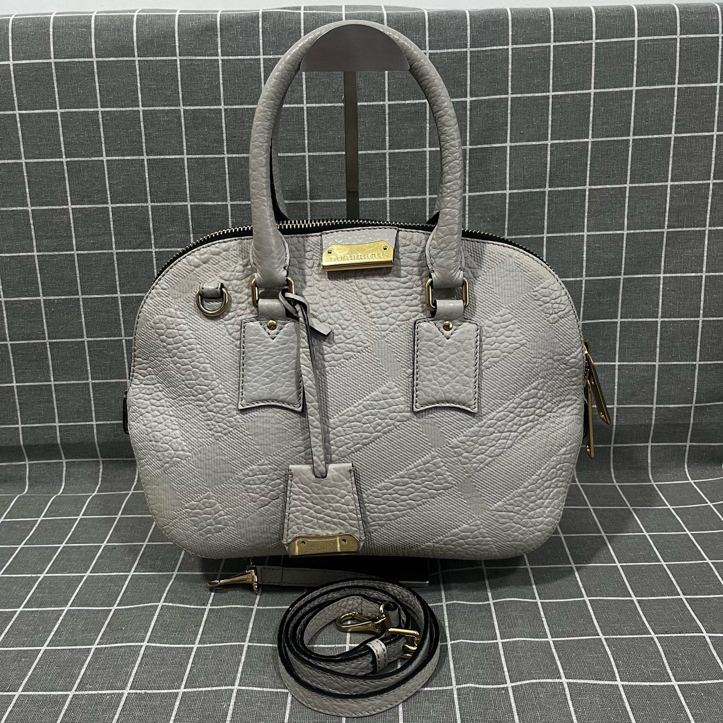 Burberry 9HBUST01