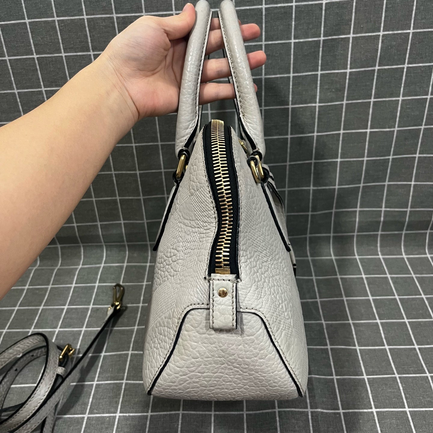 Burberry 9HBUST01