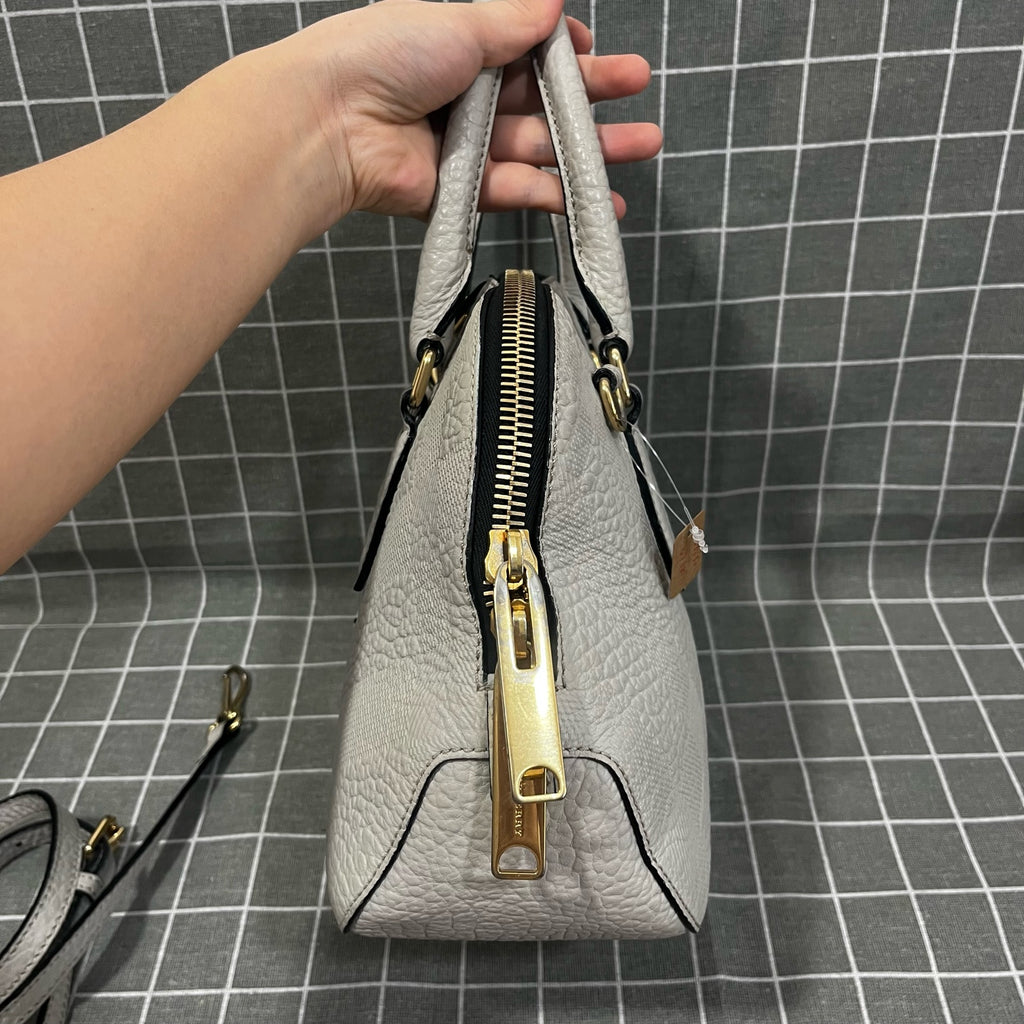 Burberry 9HBUST01