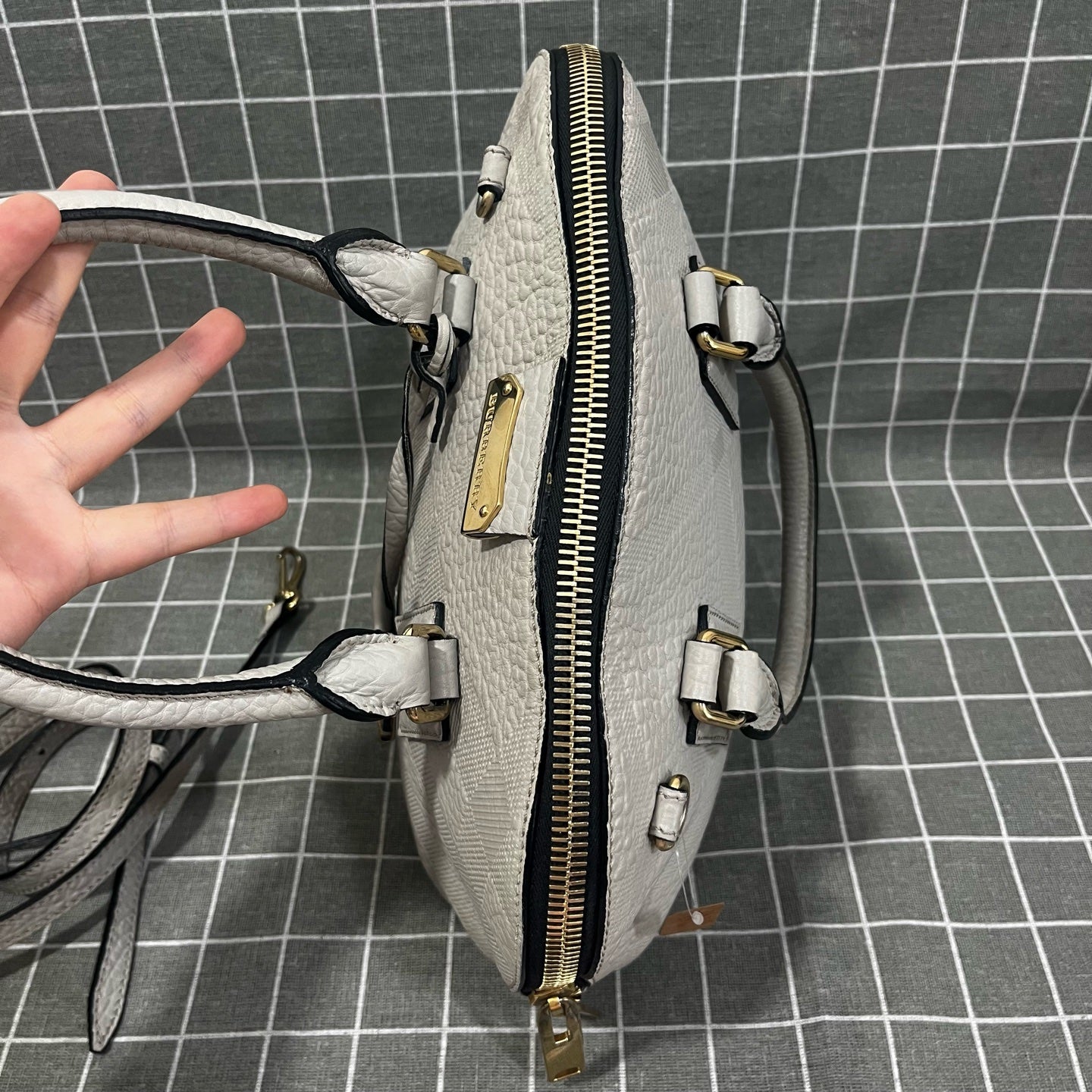 Burberry 9HBUST01