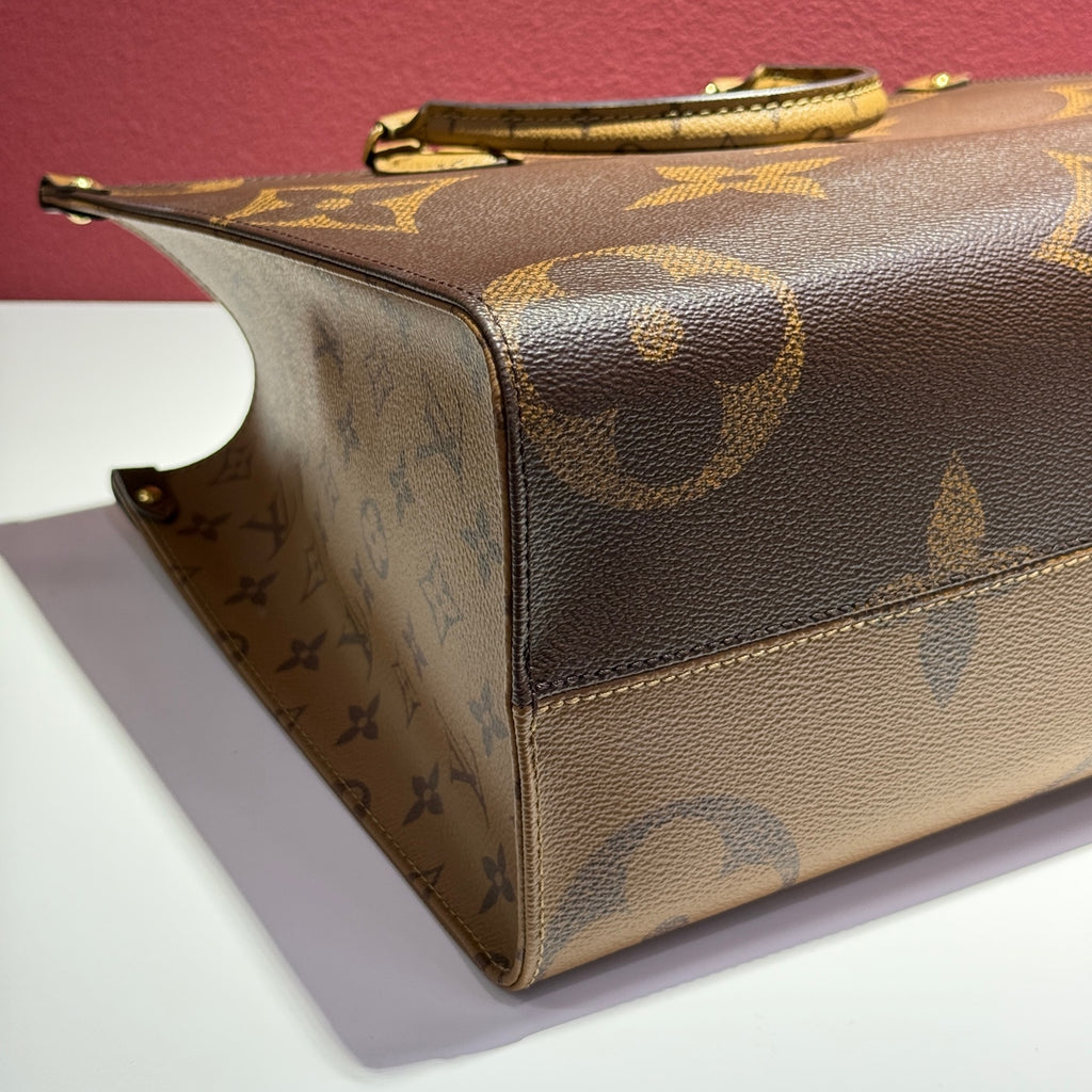 Louis Vuitton Onthego Canvas 35 x 27 x 14 centimeters (length x height x width) M45321