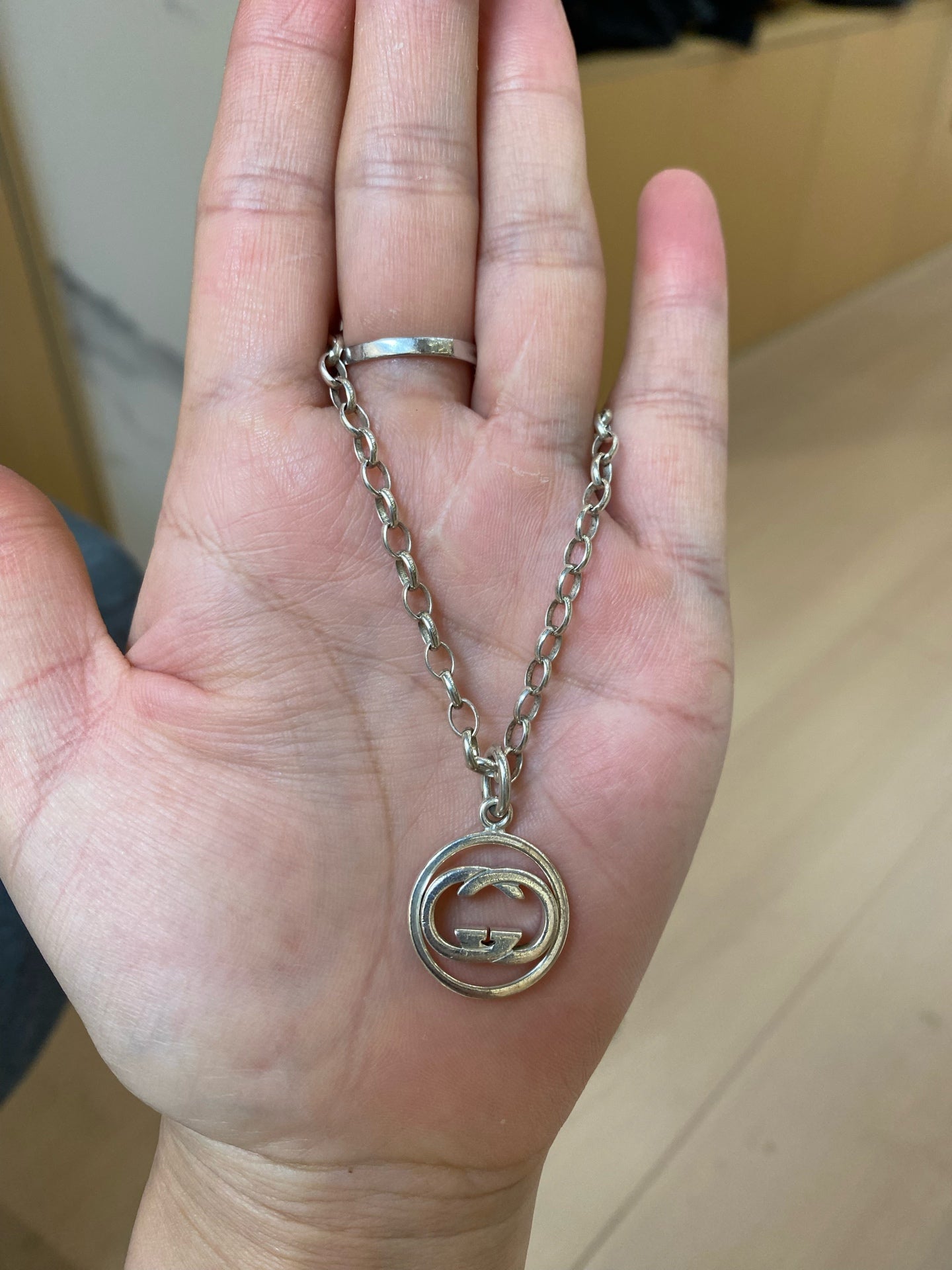 Gucci YBB479-21900-100U