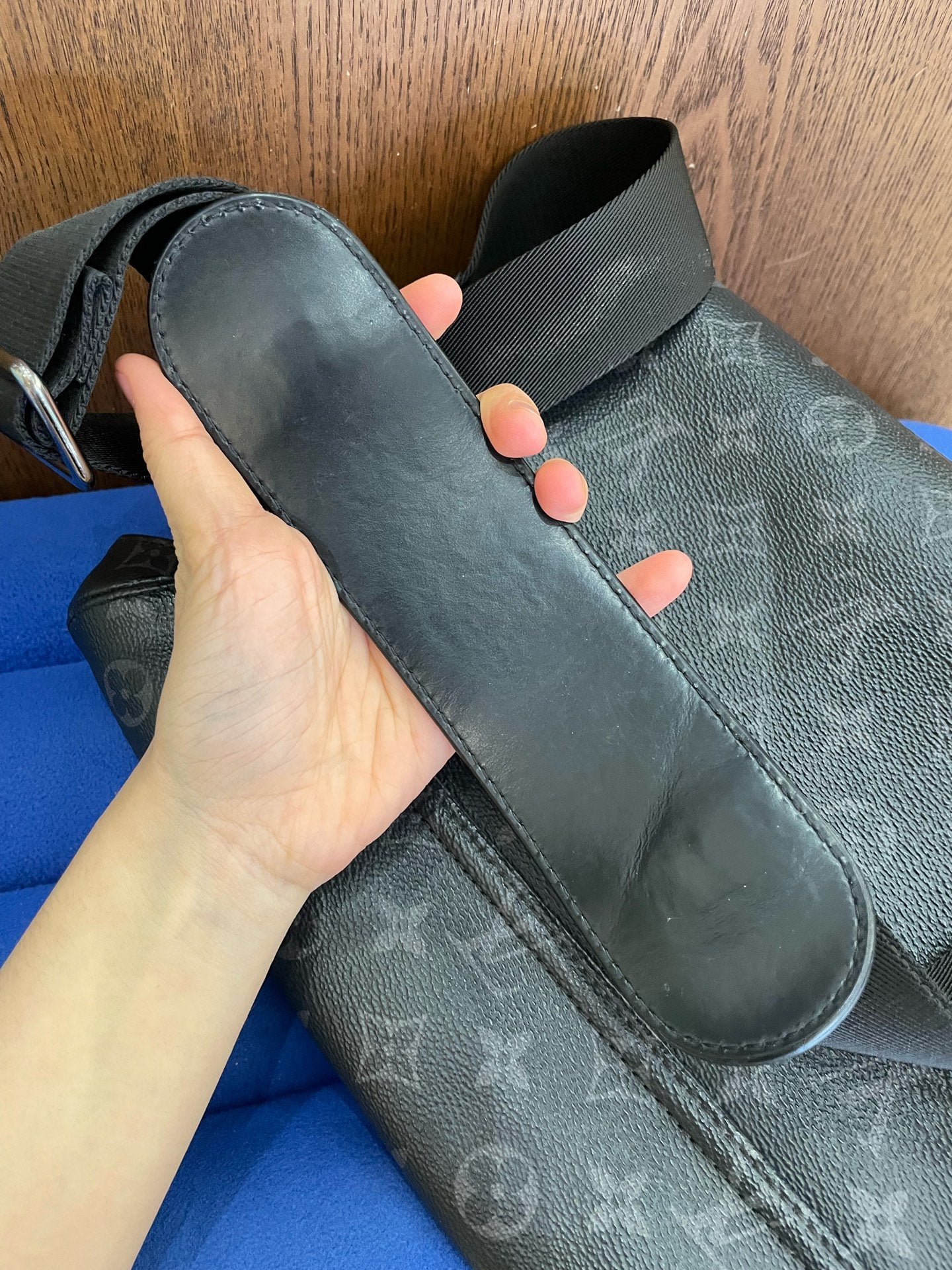 Louis Vuitton Messenger Bag
