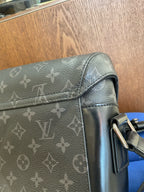 Louis Vuitton Messenger Bag
