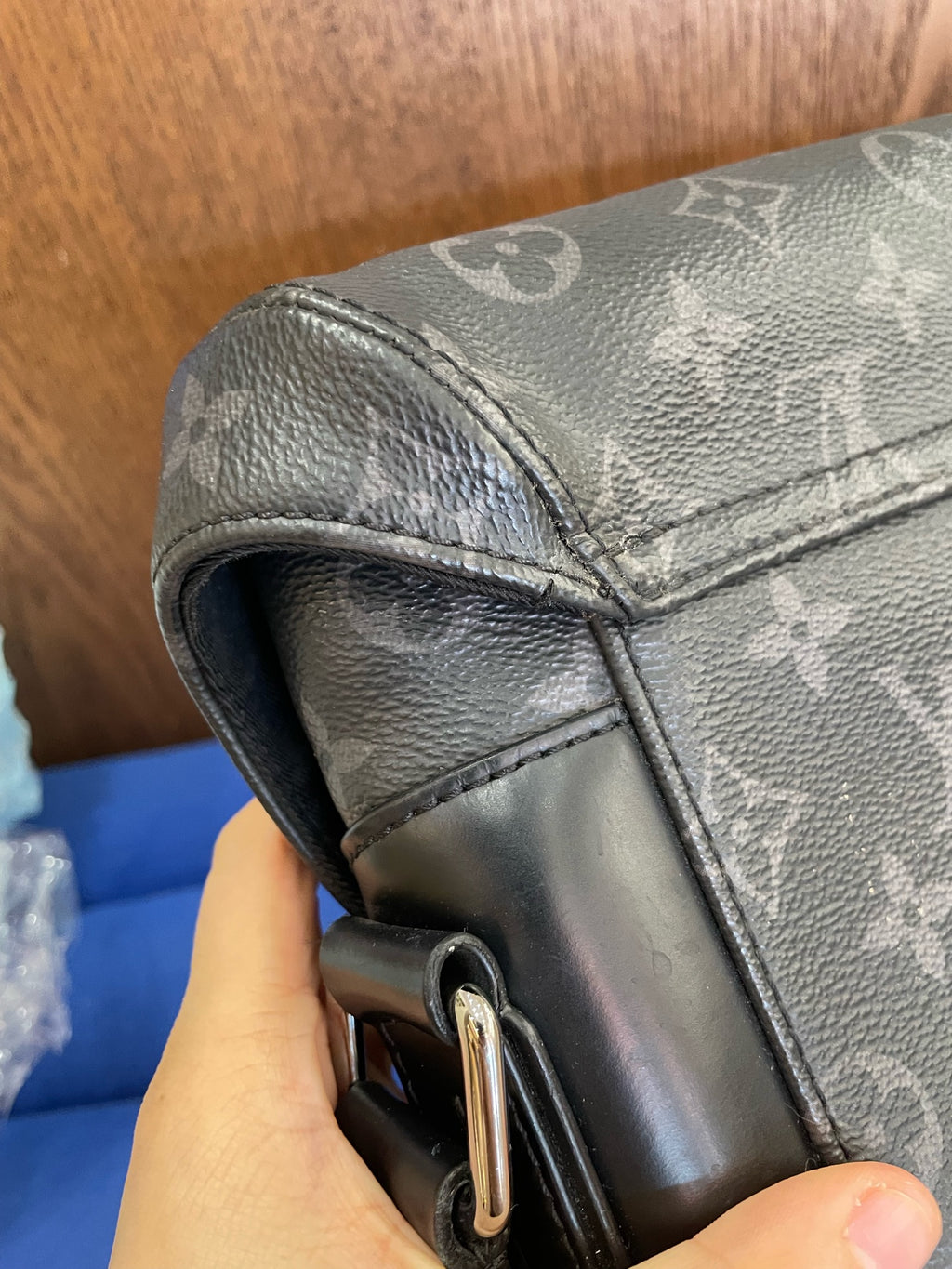 Louis Vuitton Messenger Bag