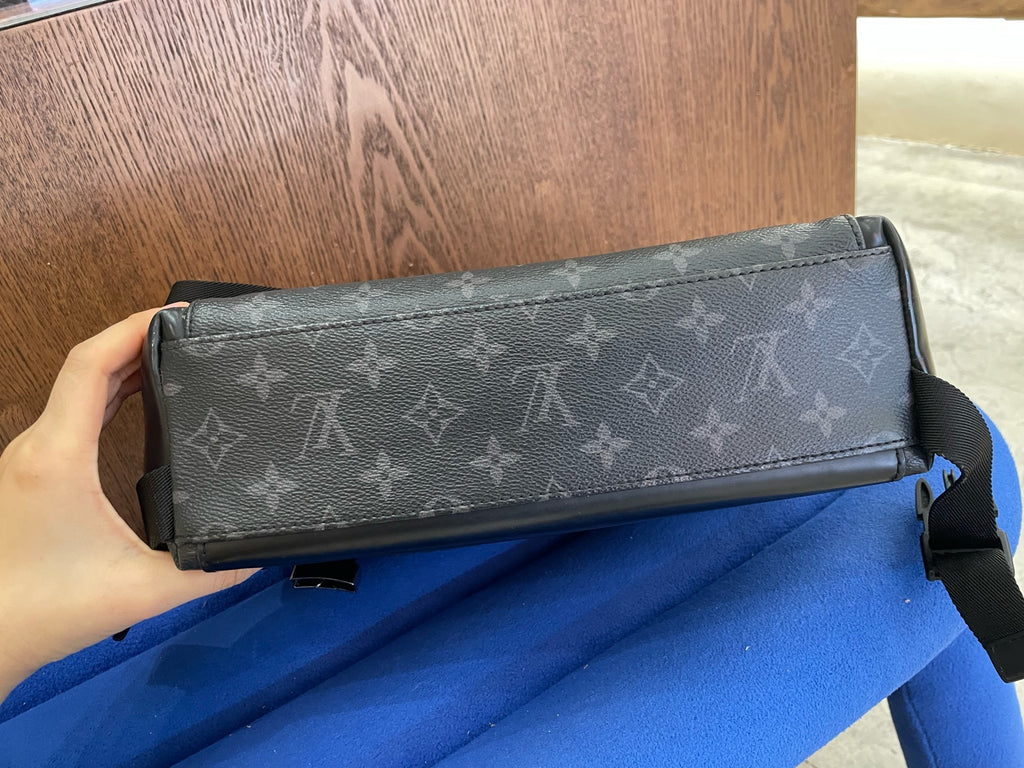 Louis Vuitton Messenger Bag