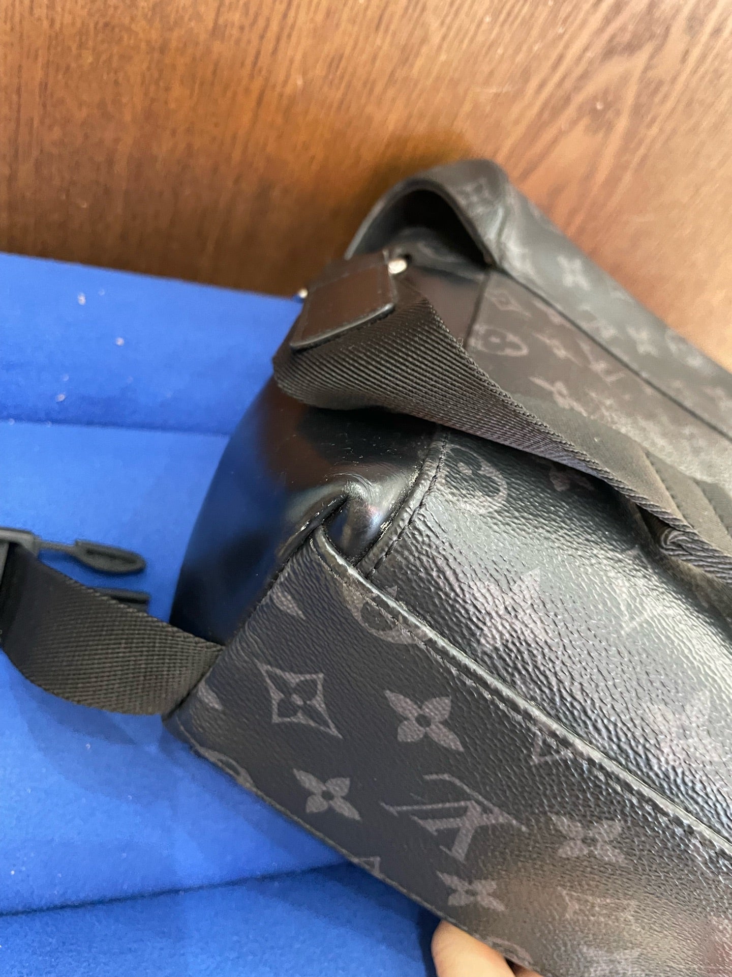 Louis Vuitton Messenger Bag